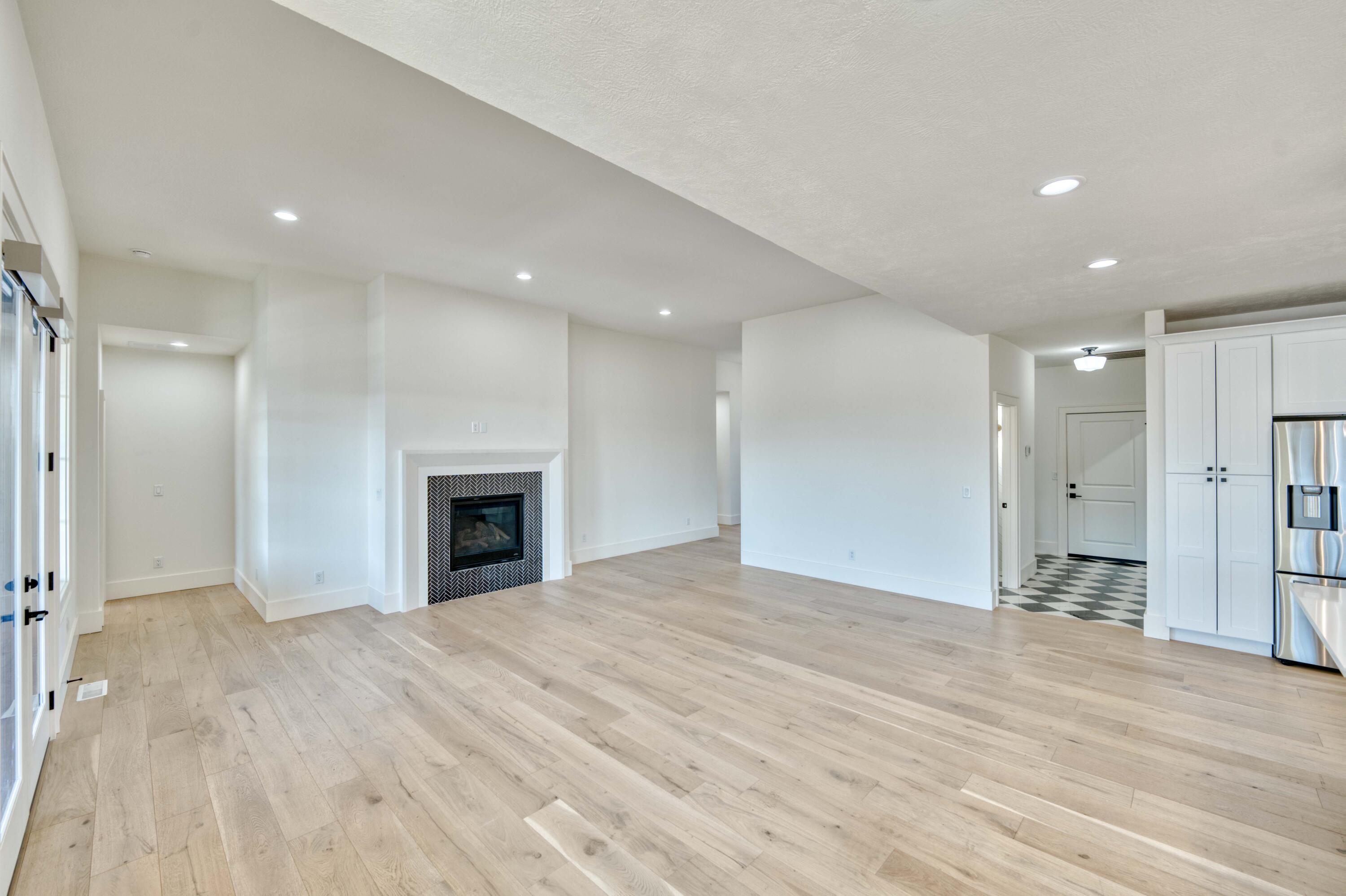 The Lakes Wild Horse - Residential