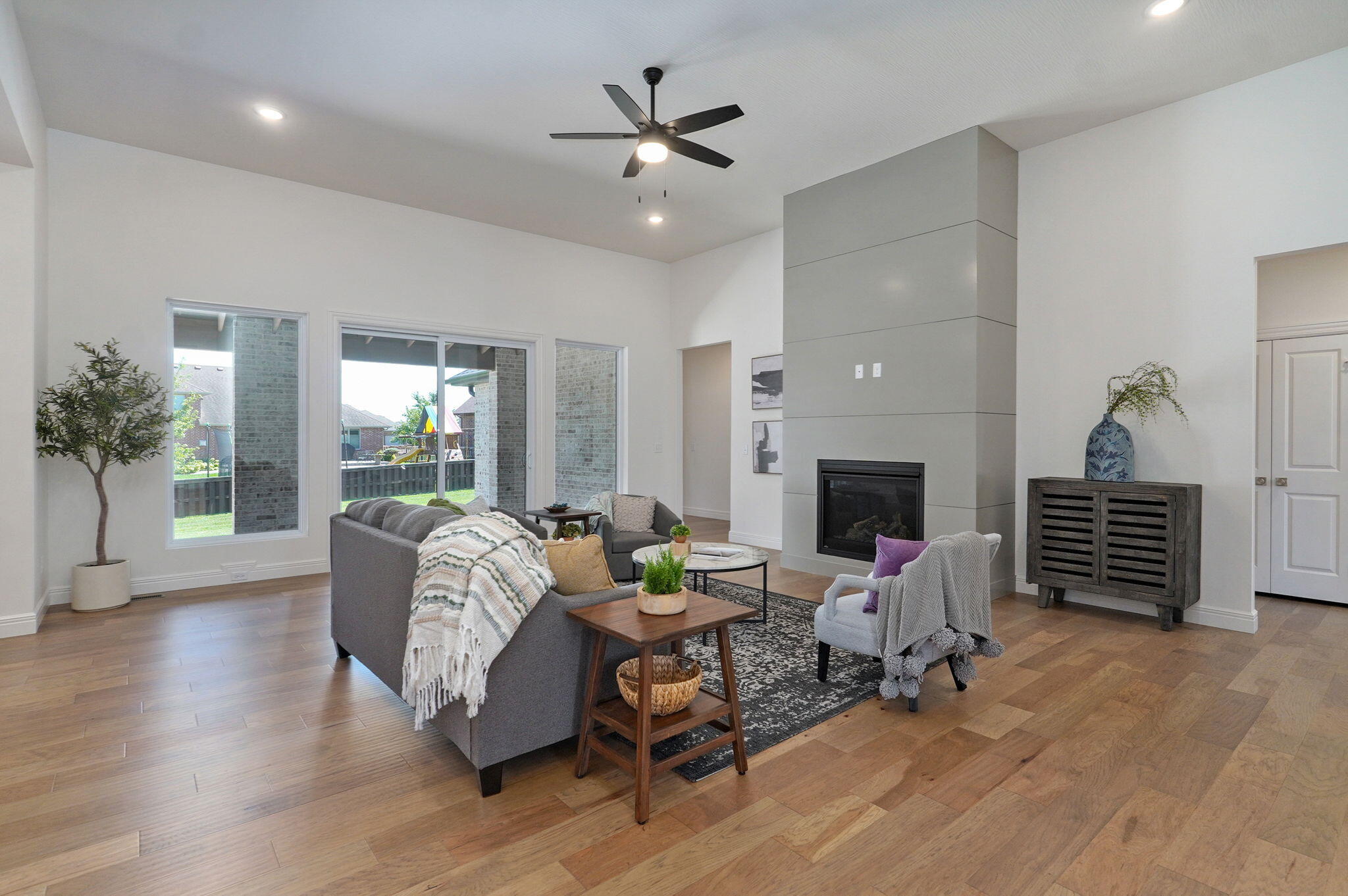 The Lakes Wild Horse - Residential