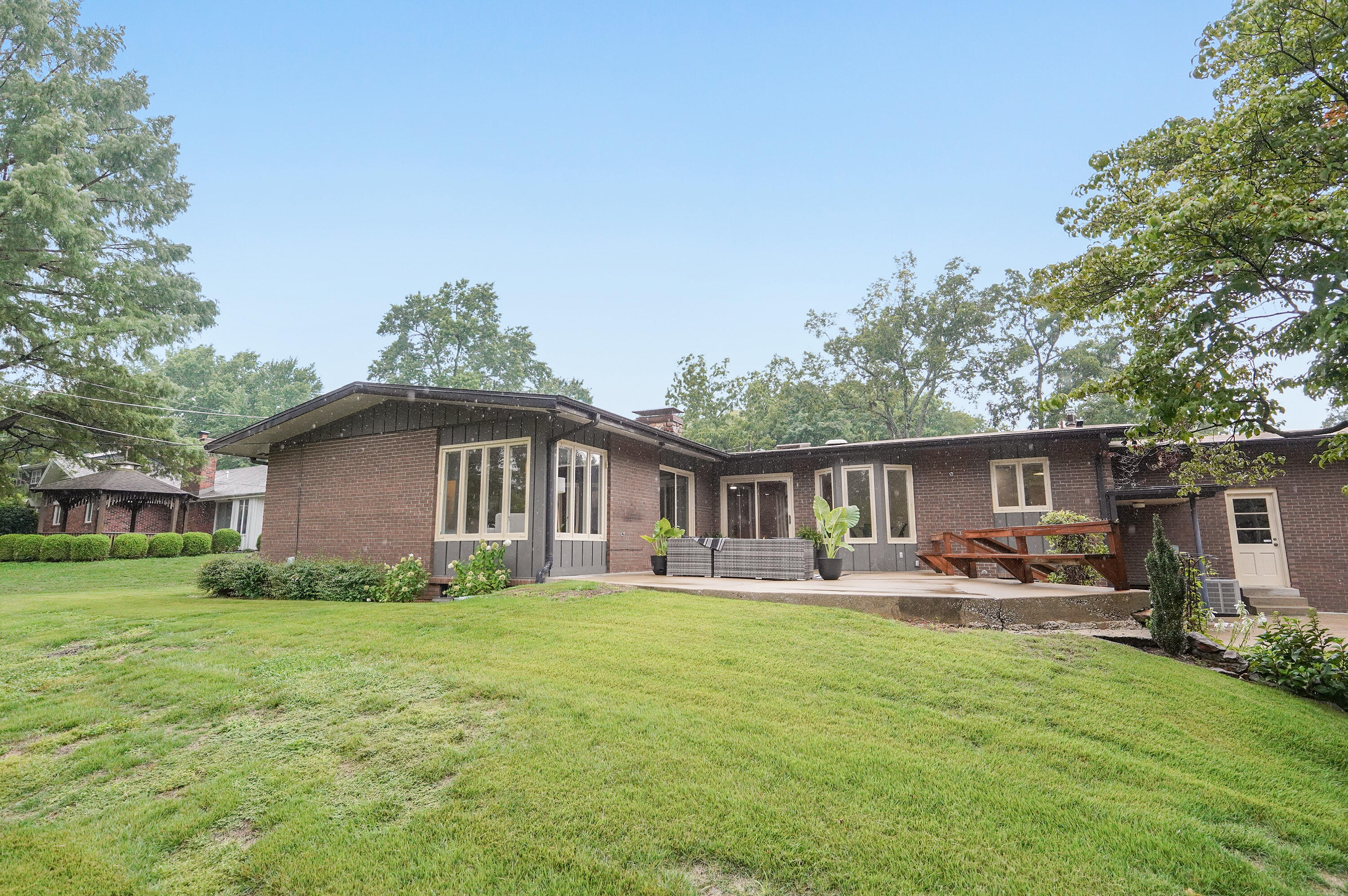 Brentwood So - Residential
