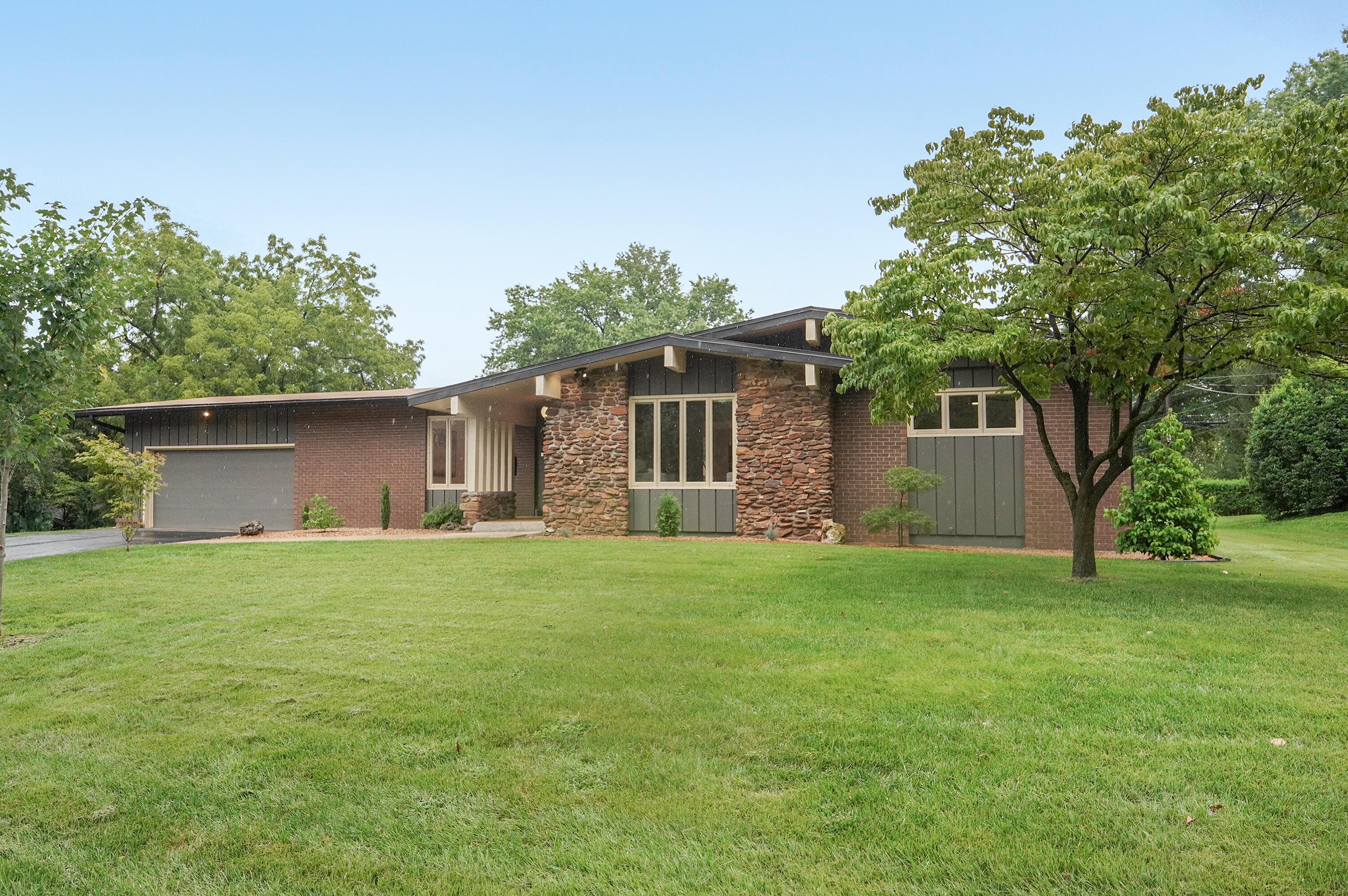 Brentwood So - Residential