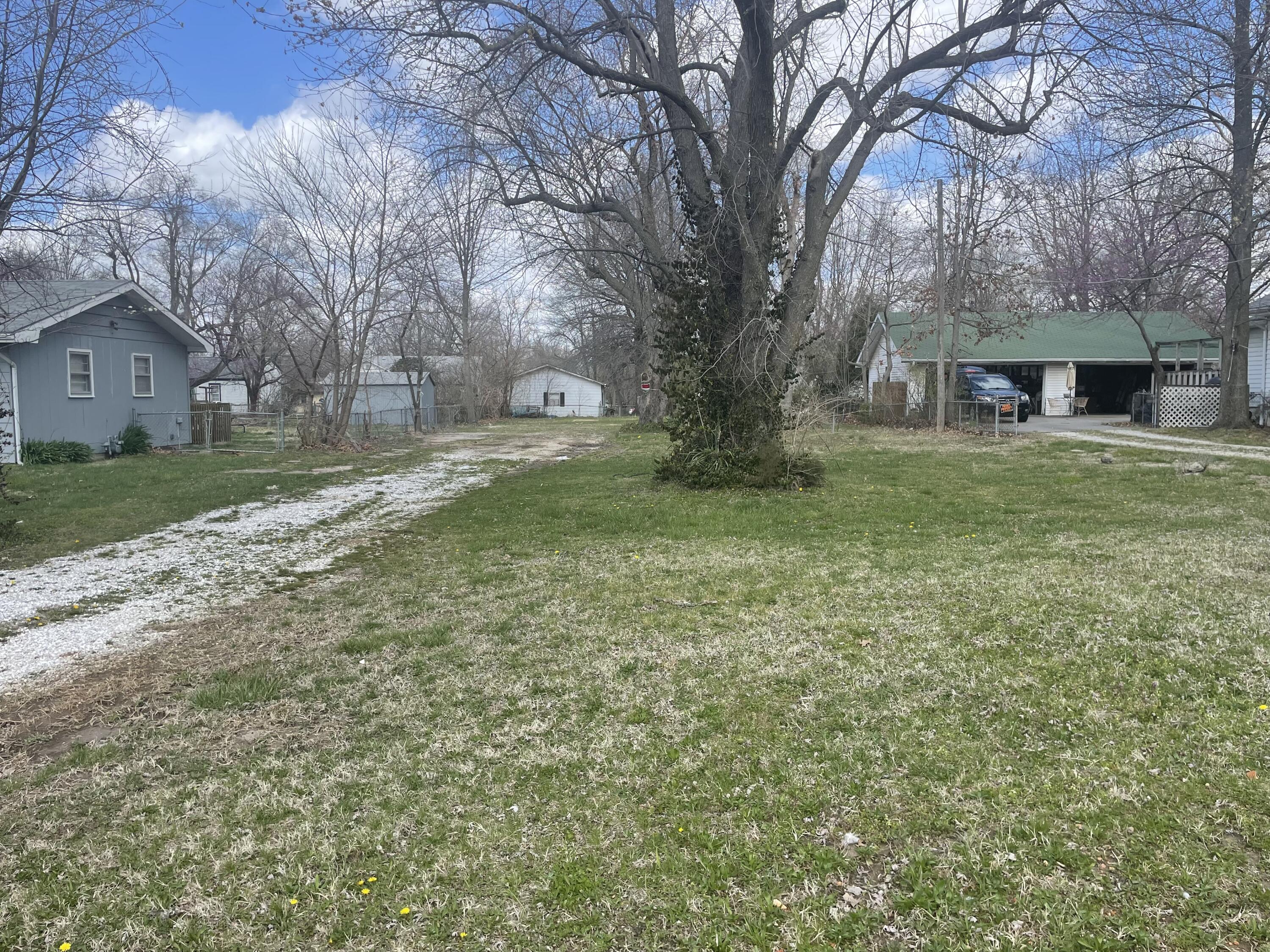 Perfect opportunity to build a house in a great location close to Highway 65. Utilities are available.