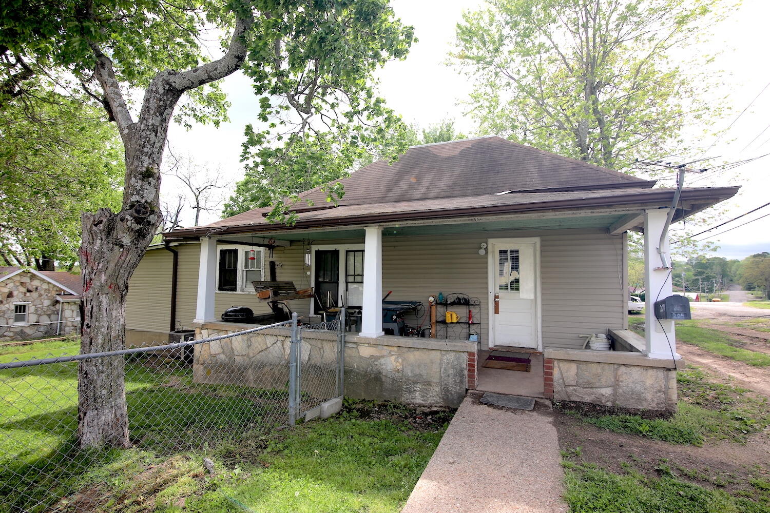 Home for Sale in city limits, Thayer Missouri.This 2 bedroom 1 bathroom home, is close to schools, shopping and medical facilities. Has a nice fenced in back yard and a detached garage that could be used for a work space. Call for a showing appointment today!
