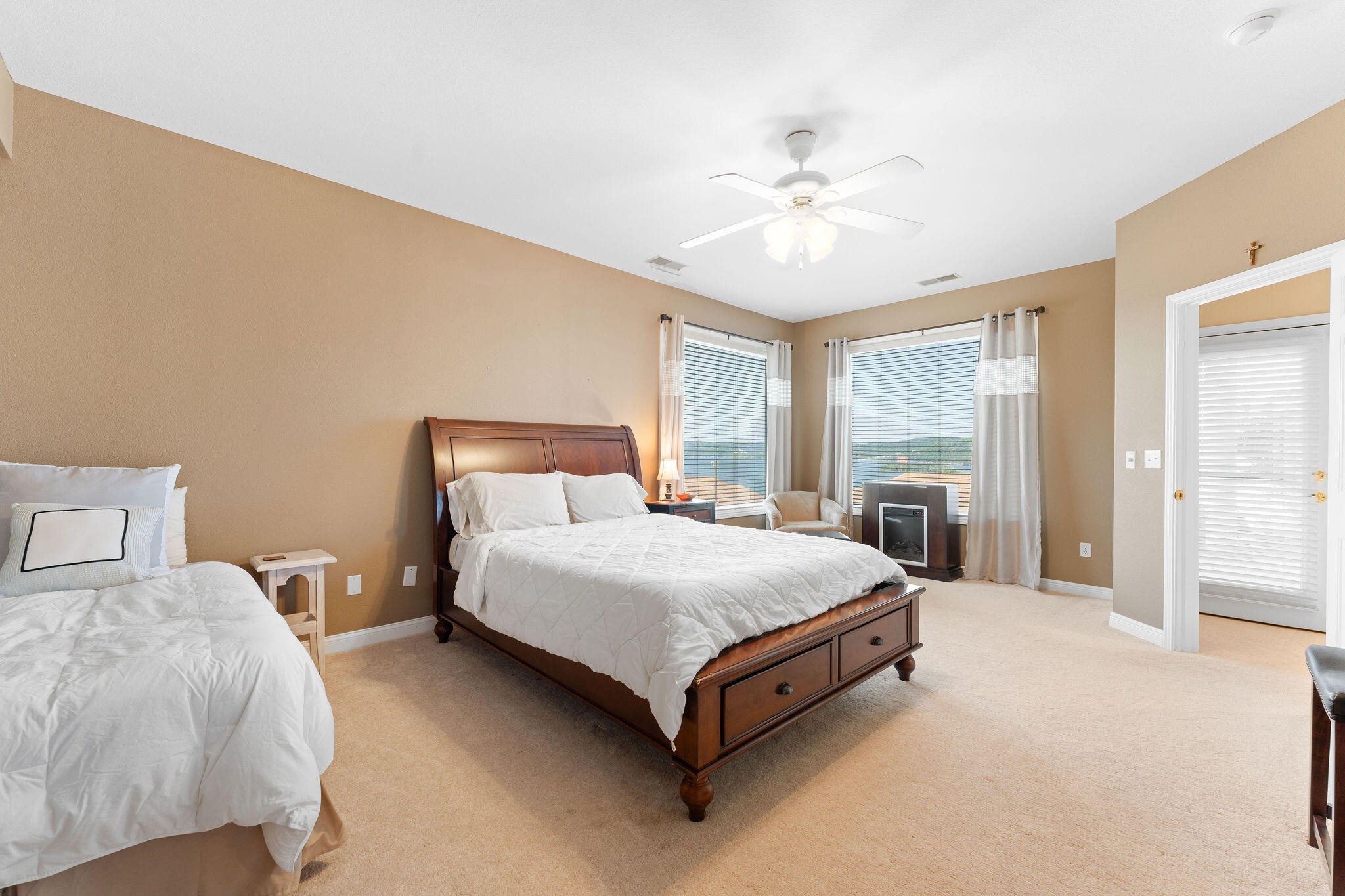 Emerald Point Villas - Residential