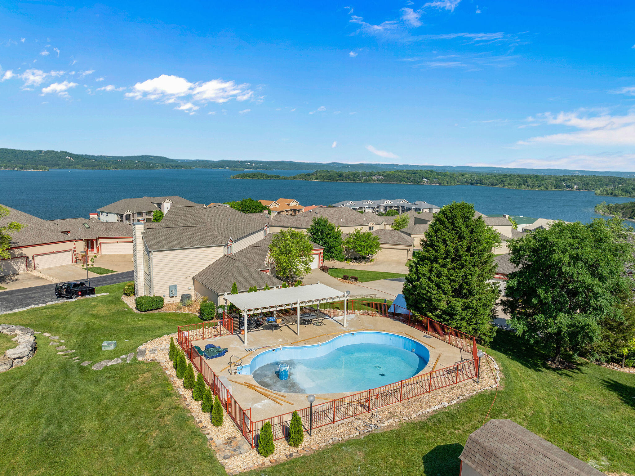 Emerald Point Villas - Residential