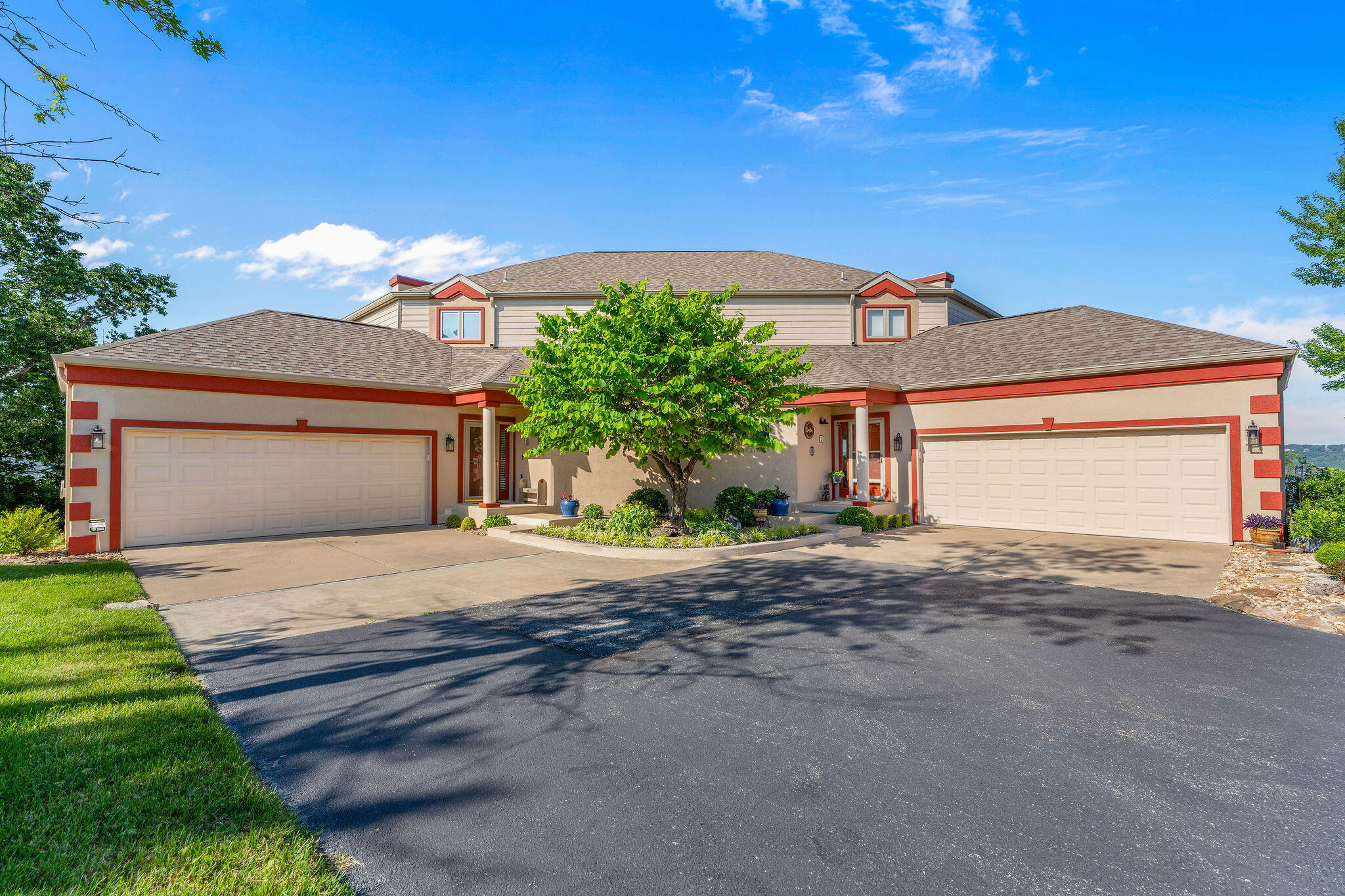 Emerald Point Villas - Residential
