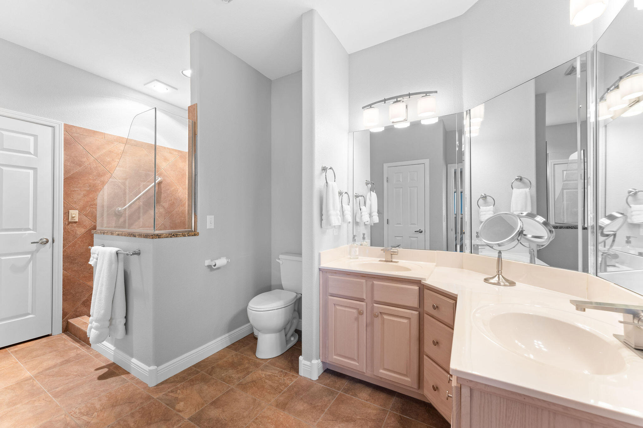 Emerald Point Villas - Residential