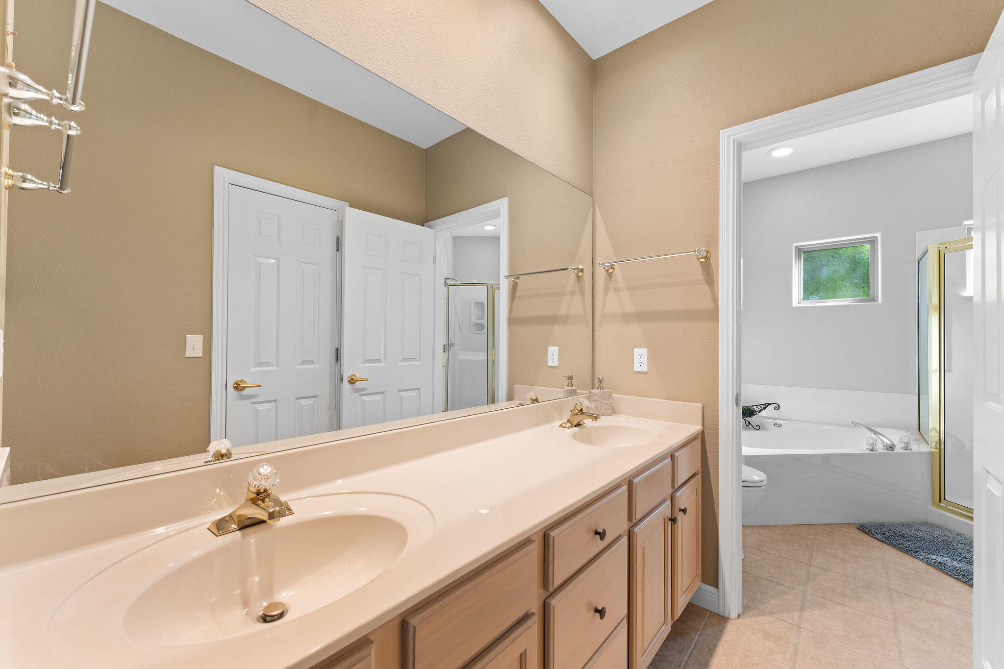 Emerald Point Villas - Residential