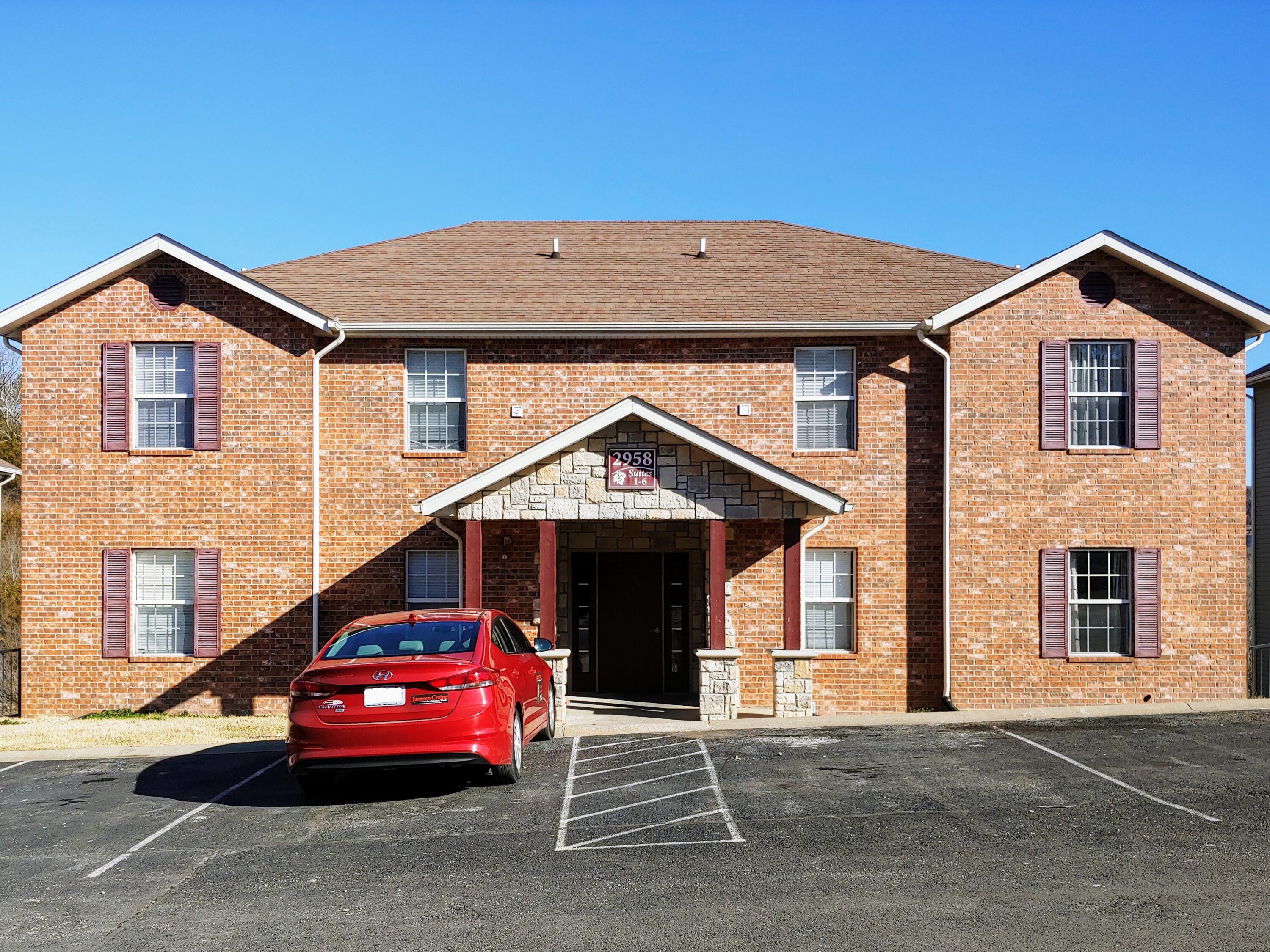 Fully furnished and beautifully decorated 3 bedroom 2 bathroom condo right on the edge of Branson!  This turnkey property would make a great vacation rental property with close proximity to Table Rock Lake as well as Silver Dollar City!  Community pool on the property for your guests to enjoy!  Come and see it for yourself!