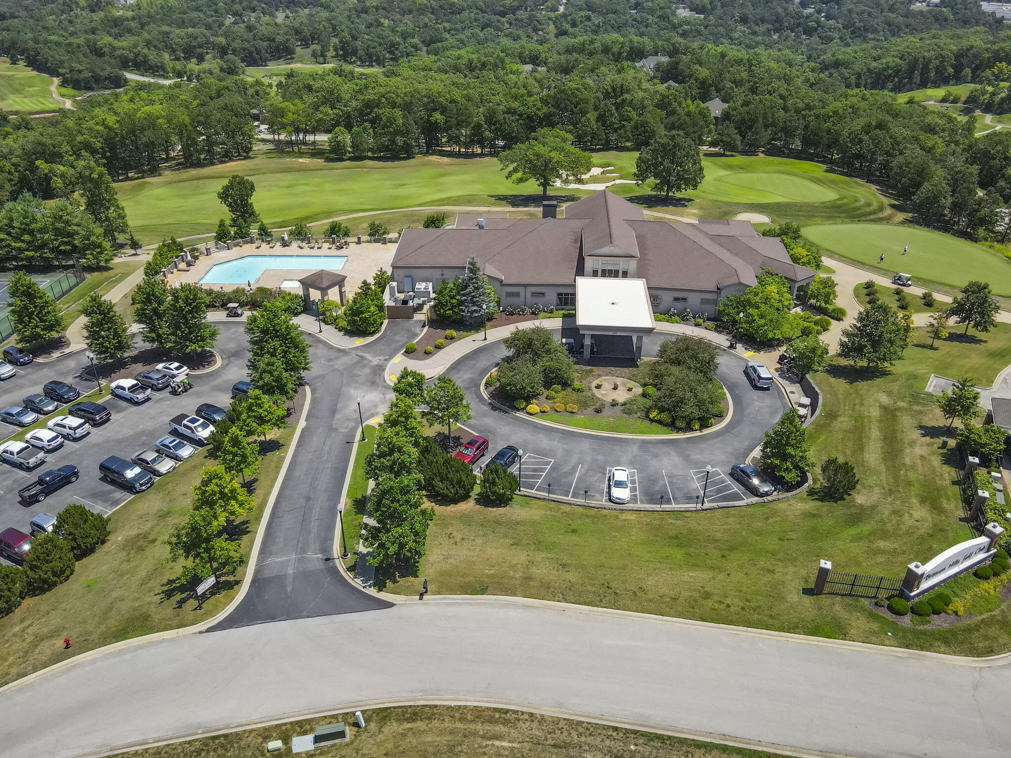 This gated golf community is tucked away in the Branson Hills. Not only is the location fabulous, but the amenities are also second to none. As an owner you'll enjoy the impressive clubhouse, pool, tennis courts, fitness facility and on-site restaurant/bar. If golfs your game, look no further than the world class course within your gates! Conveniently located near the Branson Rec Center, Branson Schools, shopping, dining & easy access to Highway 65.
