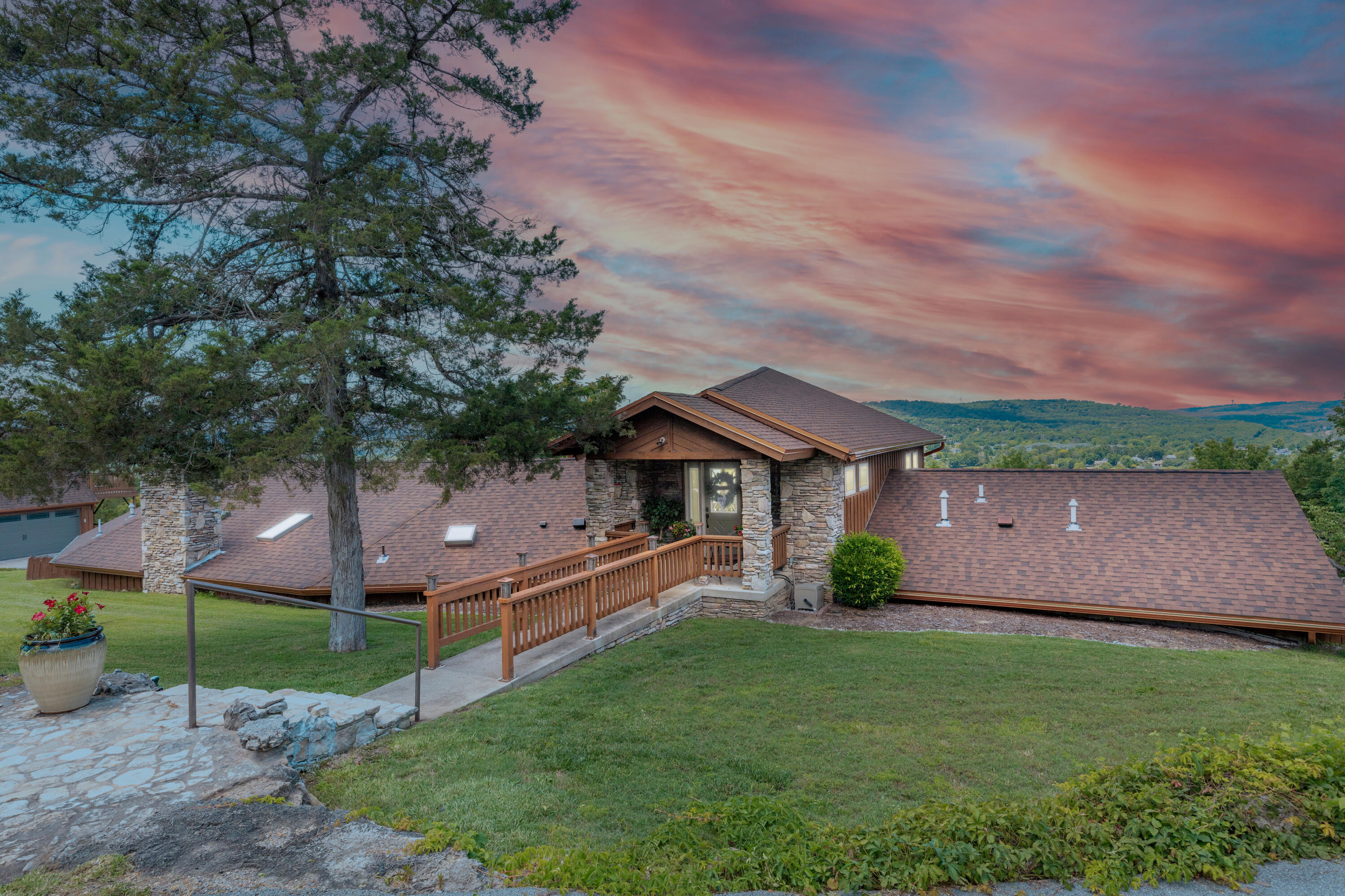 View Hollister, MO 65672 house