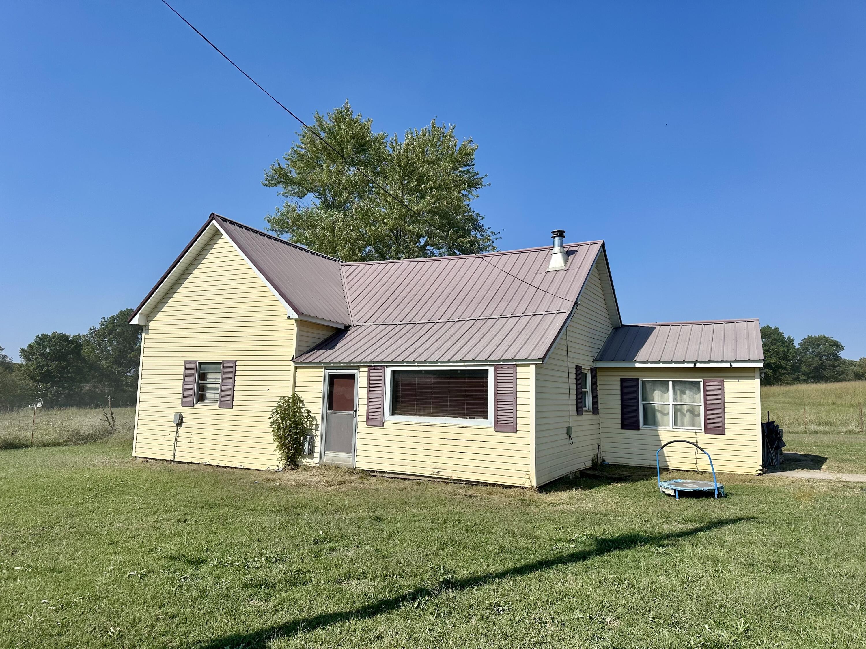 Cute little farm house located West of Stockton.