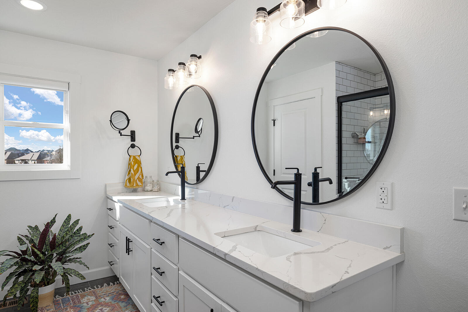 The Lakes Wild Horse - Residential
