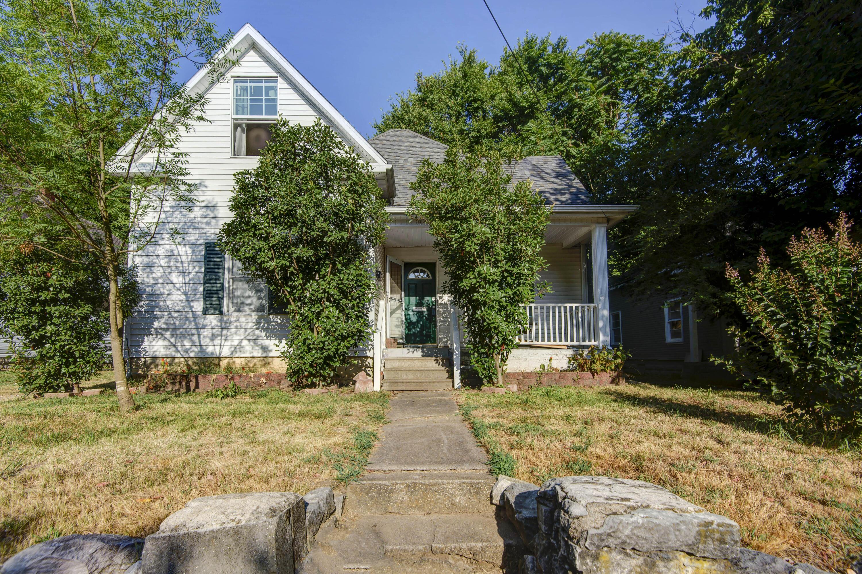 Welcome to 843 S Weaver. This recently updated home is just Minutes from MSU in a walkable neighborhood. The home includes bamboo flooring, a fenced backyard and tons of bonus storage in the cellar. The attic space can be easily finished adding additional living space or another bedroom. This home qualifies for many local LOW & NO down payment options.
