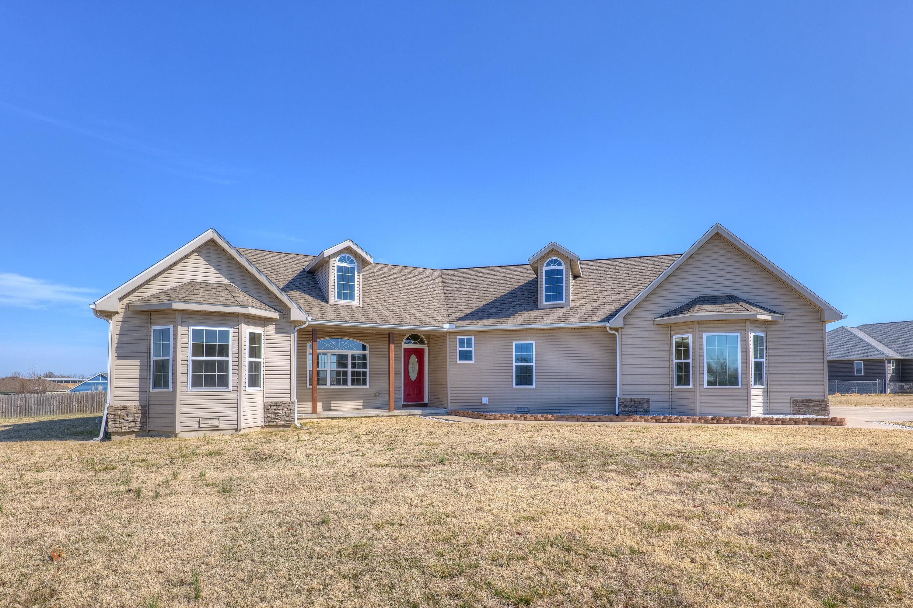 One-owner home in immaculate condition! 3 bedrooms, 2 1/2 baths. Every room features great windows with loads of natural sunlight. Quiet neighborhood.