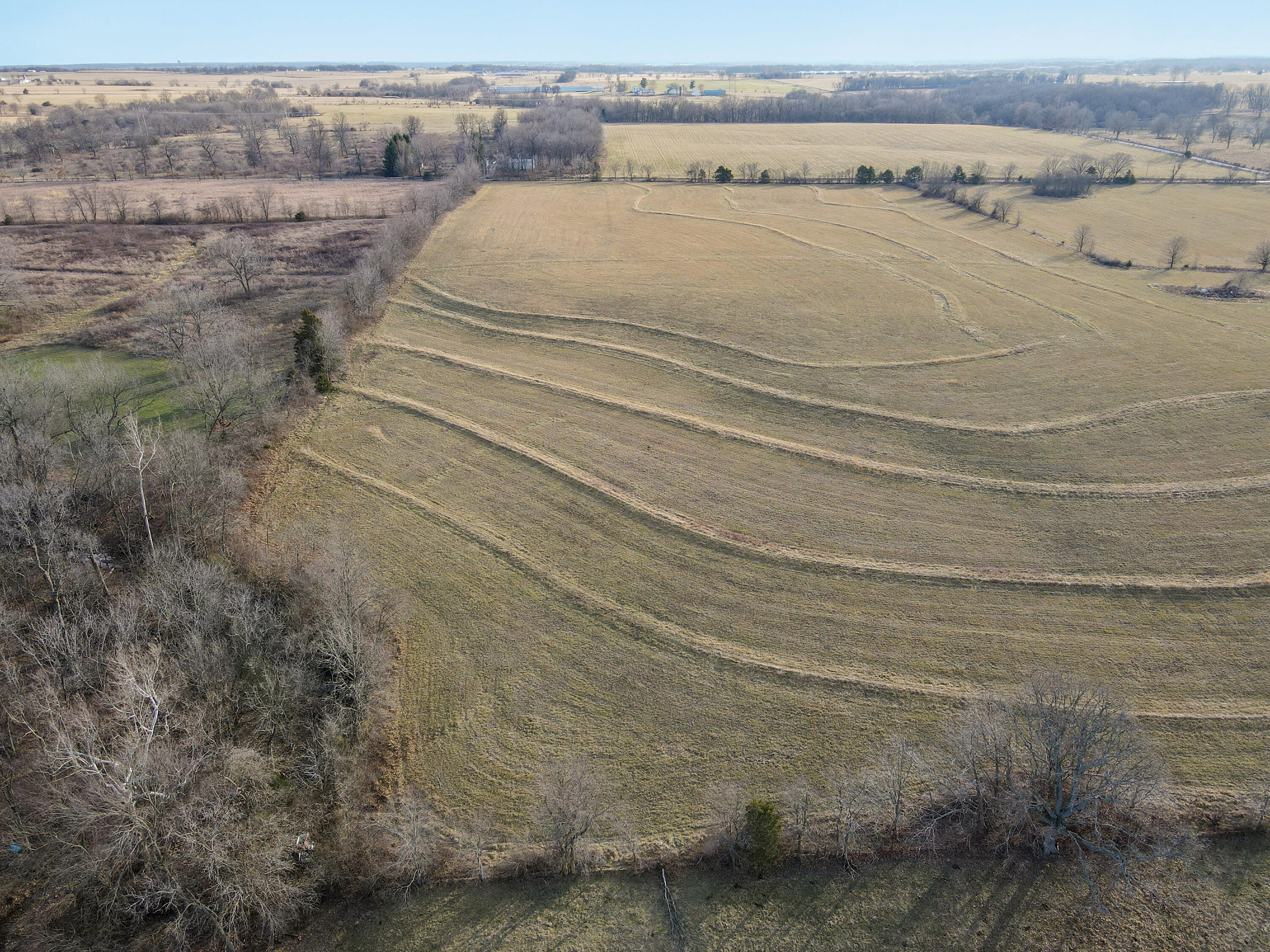 FANTASTIC 5 ACRE / SLIGHT RESTRICTIONS . East Hill subdivison.Build your Dream home  !!! Move in your Double wide. Get some cows and chickens. minutes from town MT.Vernon schools.