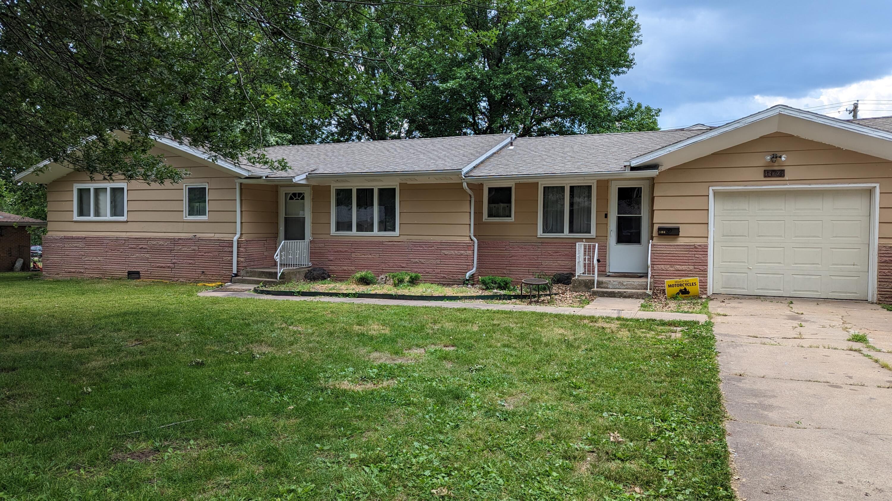 Photo 2 of 61 of 1404 6th Street house