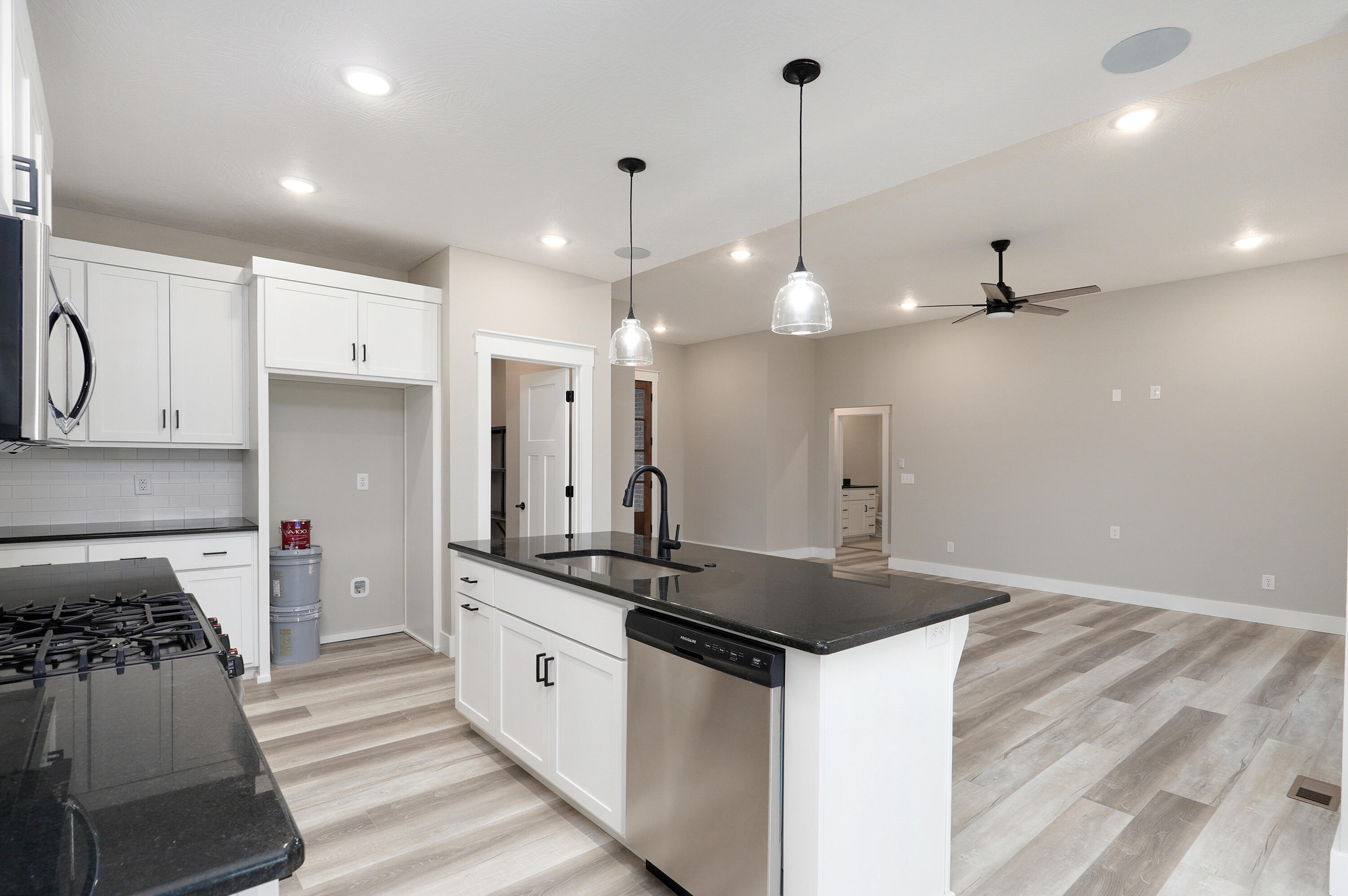 Woodcrest Est - Residential