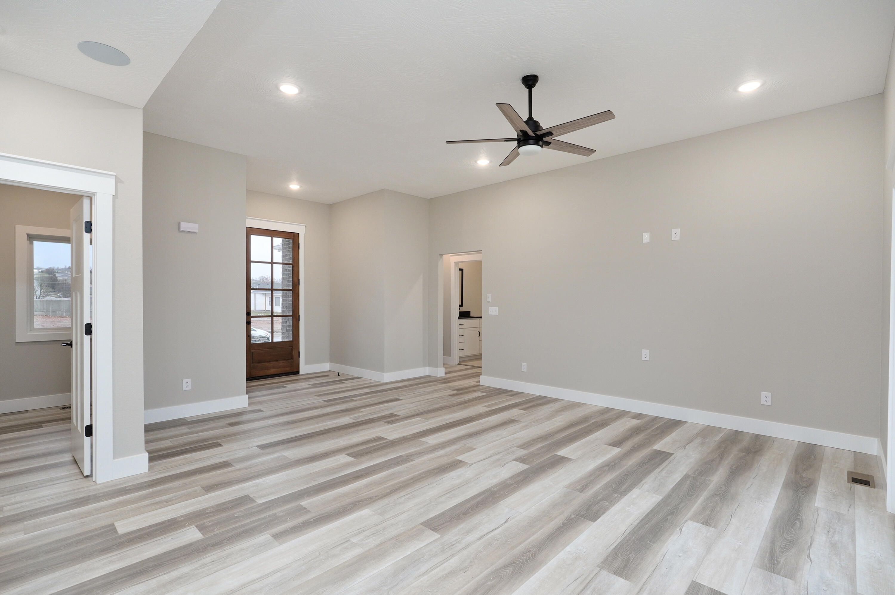 Woodcrest Est - Residential