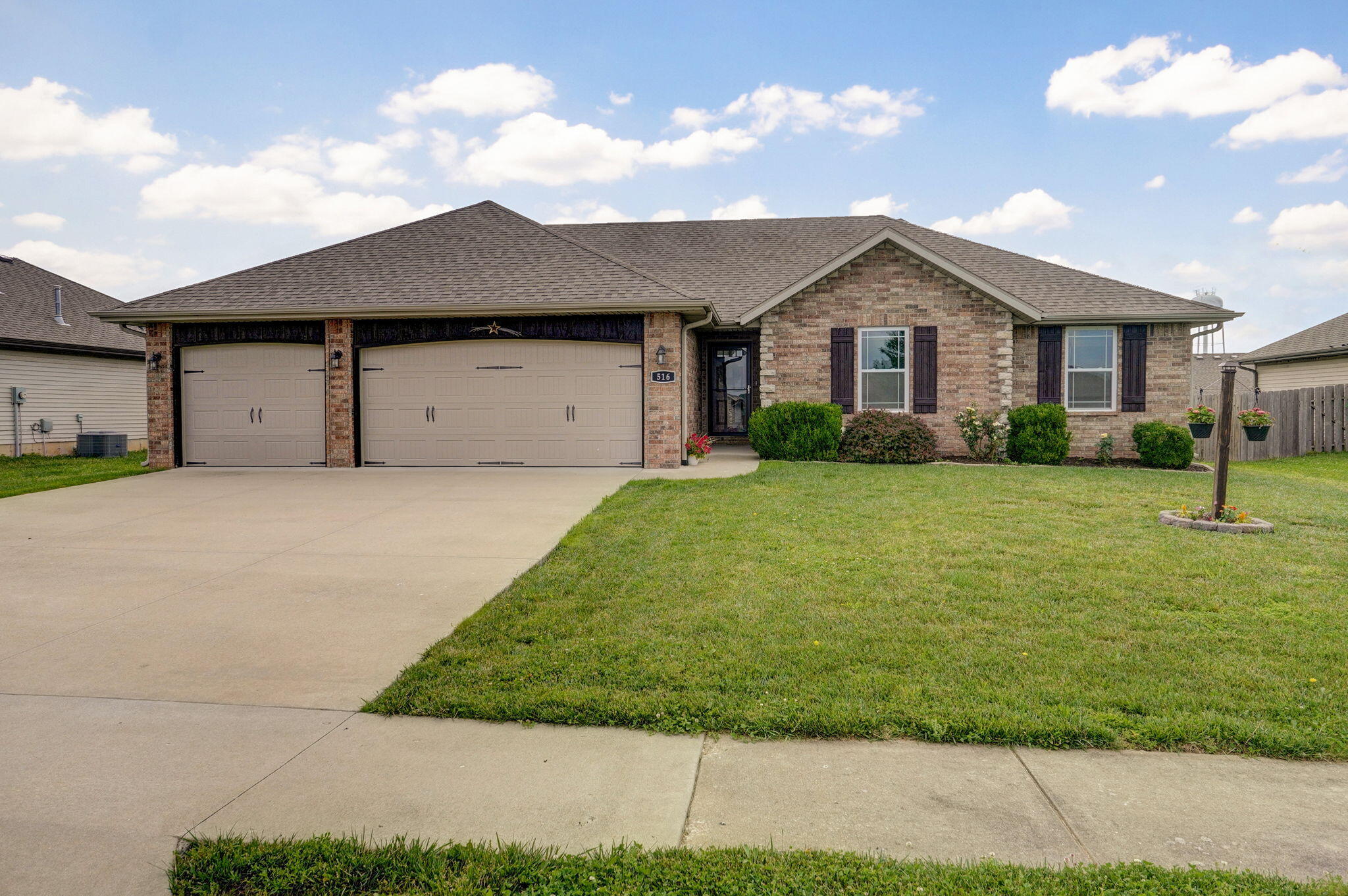 Wonderful home in beautiful and convenient Patriot Place subdivision.  Extensive hardwood flooring and granite countertops throughout the home. Large fenced back yard backing to the east for enjoyable afternoons & evenings outside.