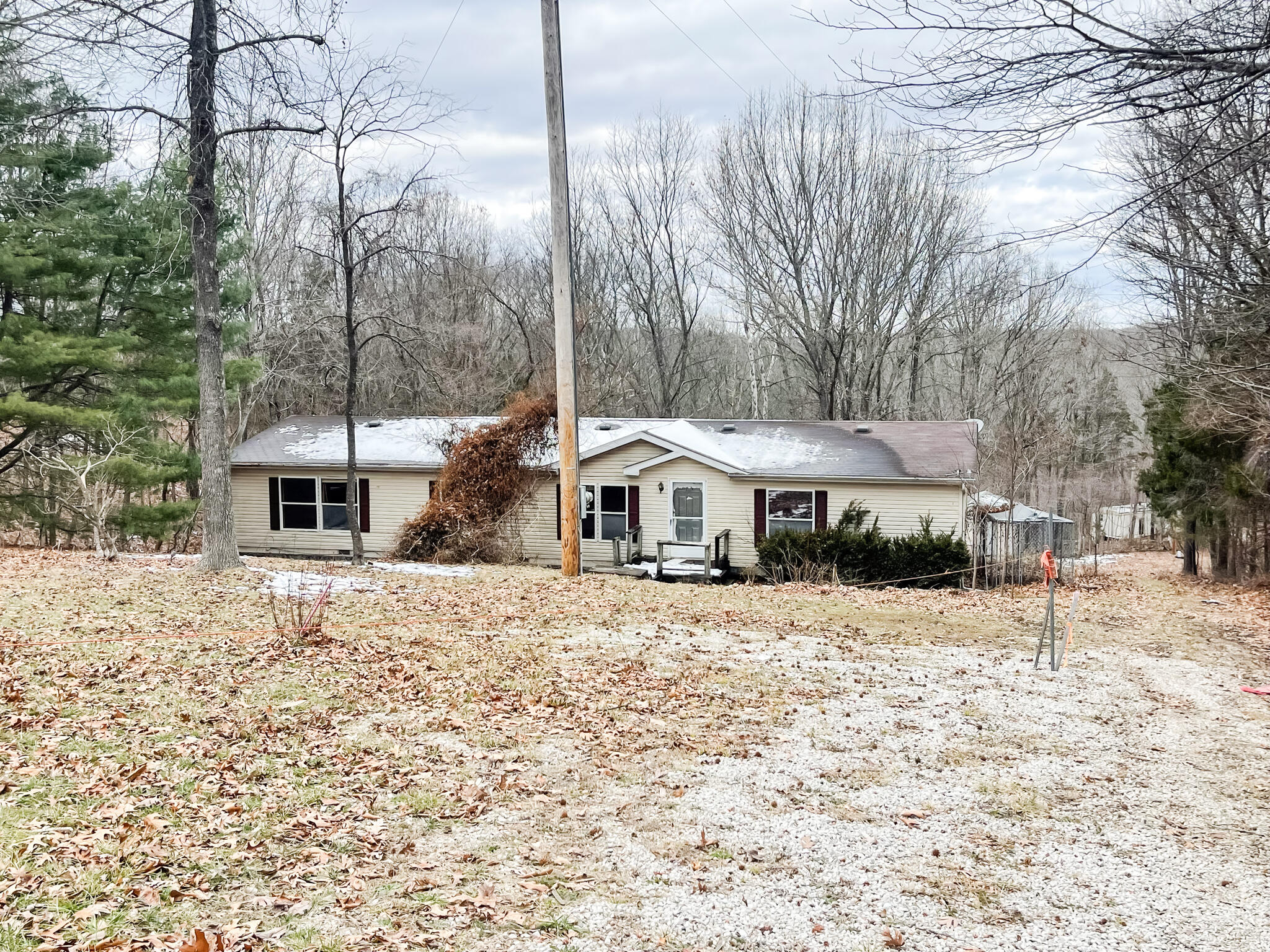 This property is the 1 acre nestled in its own quite area. Whether you are an investor looking for land or to flip, or someone that is ready to make a property their own - THIS IS FOR YOU! Perfect location for someone looking to be in the Branson area! Don't miss out on this price! While the house needs a lot of work - for the location and full acre the opportunities are endless!