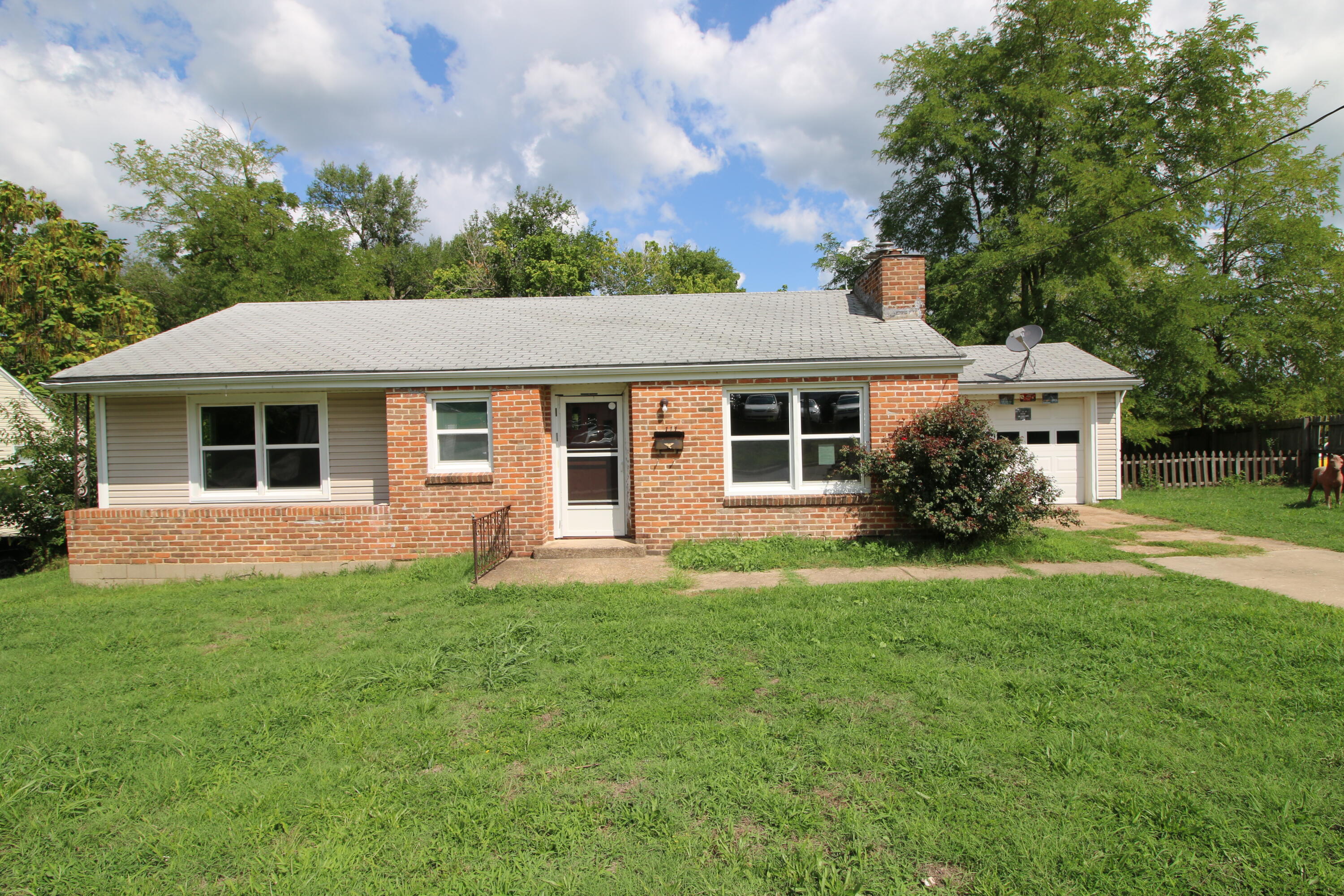 Cute two bedroom house conveniently located in the heart of Bolivar. Easy access to Highway 13. Only 30 minutes from Springfield. This home would make a great house for first time buyers, or a great investment property. It's within walking distance of SBU, and would be a great property for students. The fireplace is operational, but was covered due to the seller did not use it.
