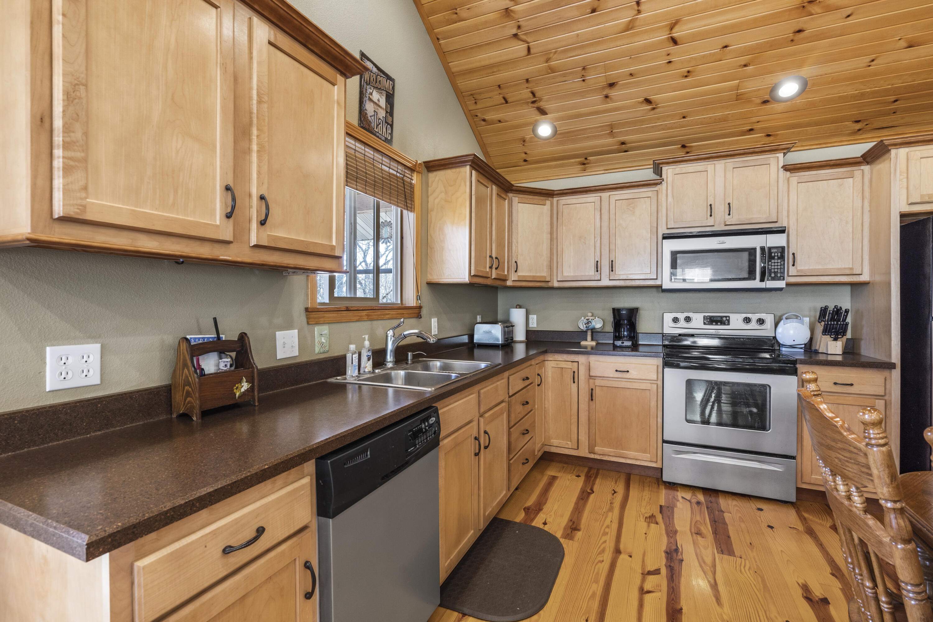 Table Rock Spsmns Cl - Residential
