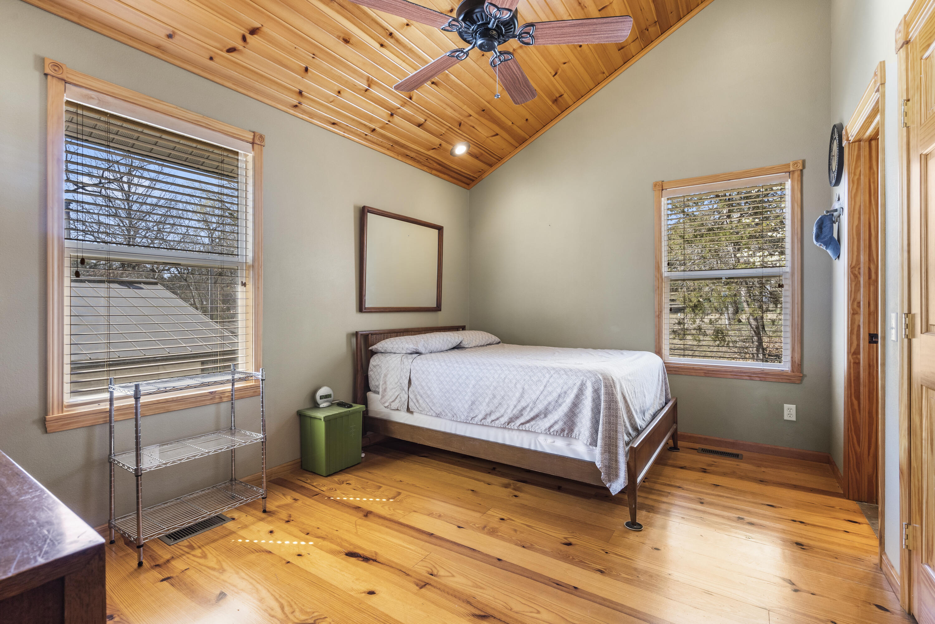 Table Rock Spsmns Cl - Residential