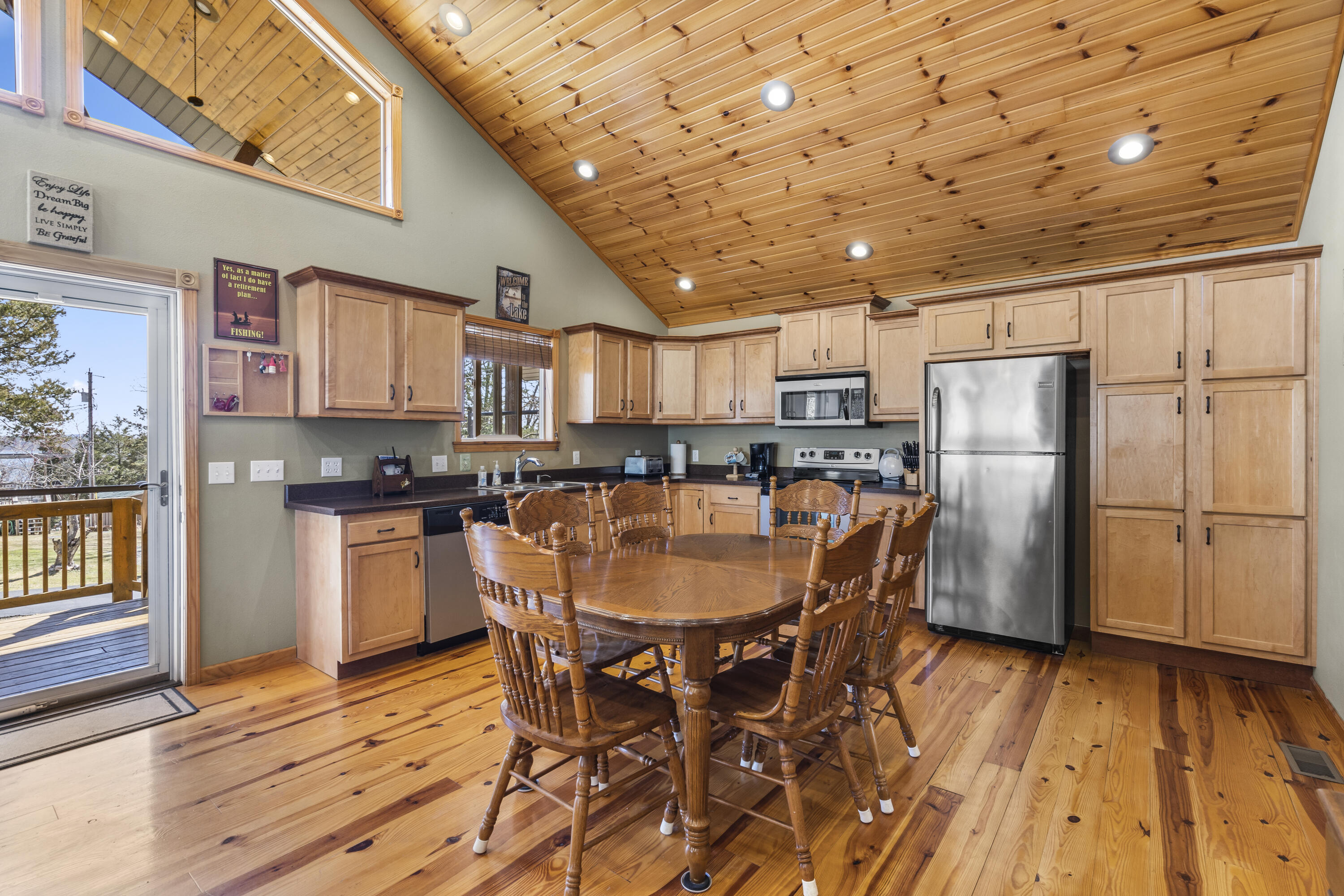 Table Rock Spsmns Cl - Residential