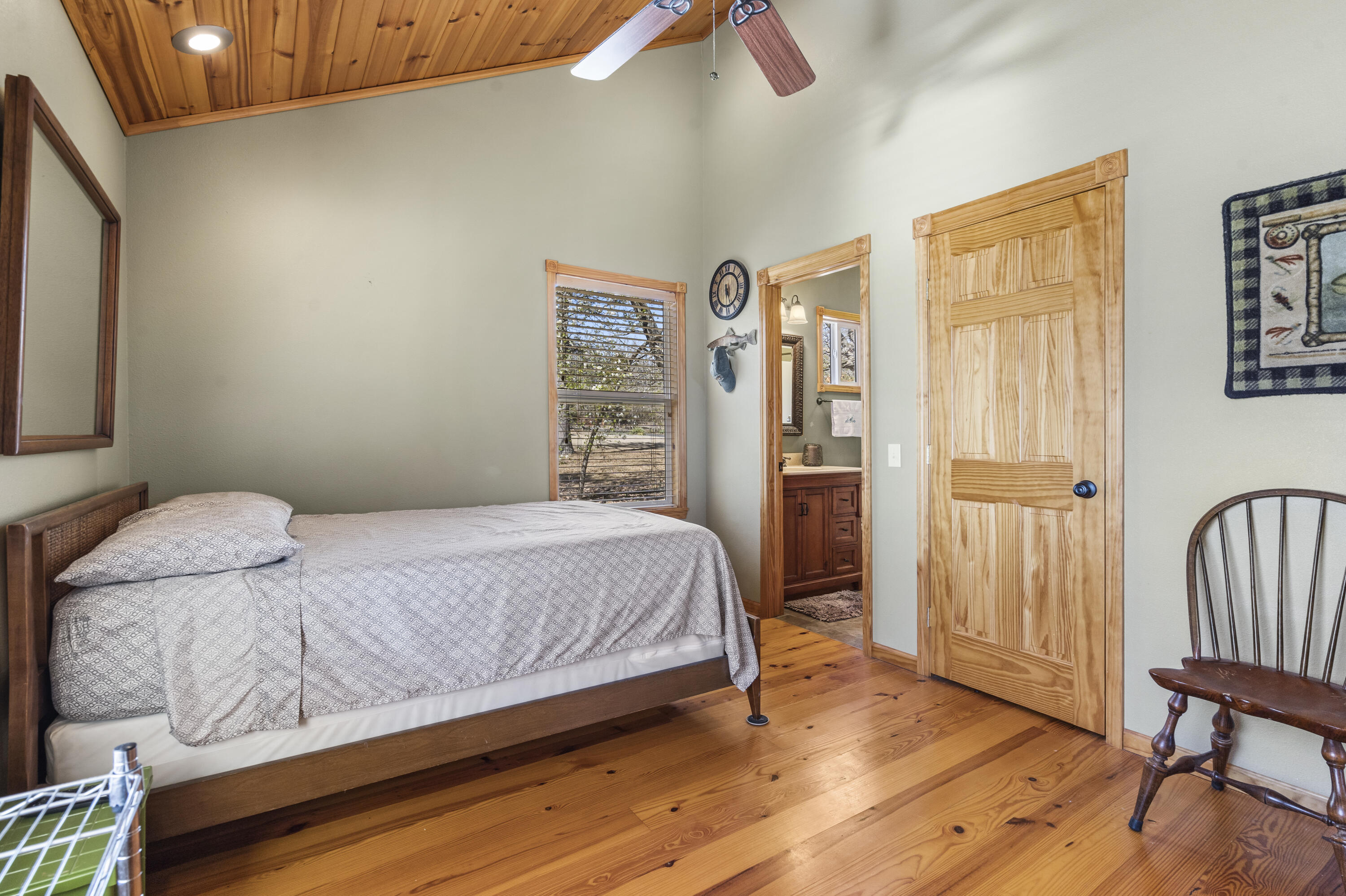 Table Rock Spsmns Cl - Residential