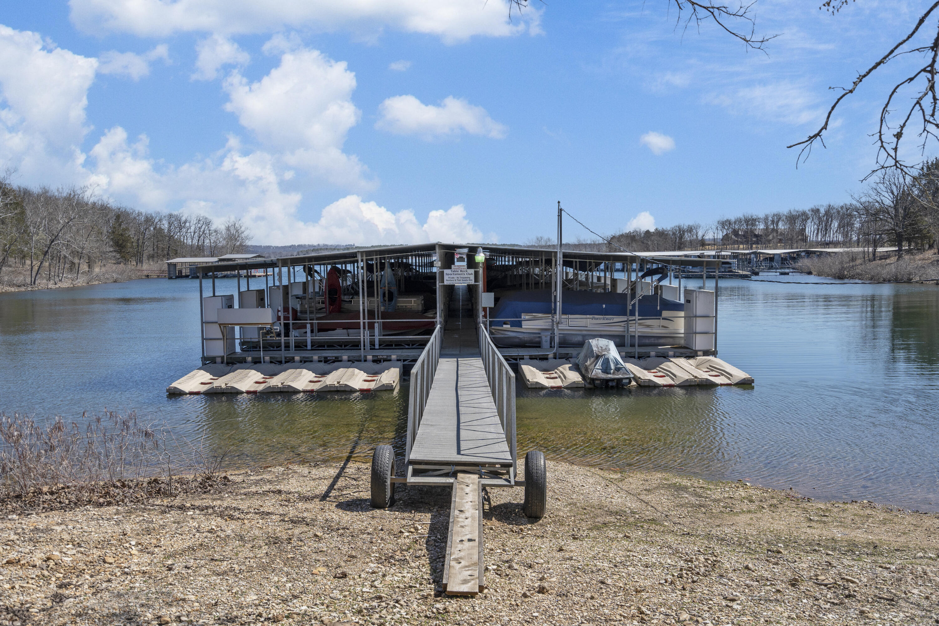 Table Rock Spsmns Cl - Residential