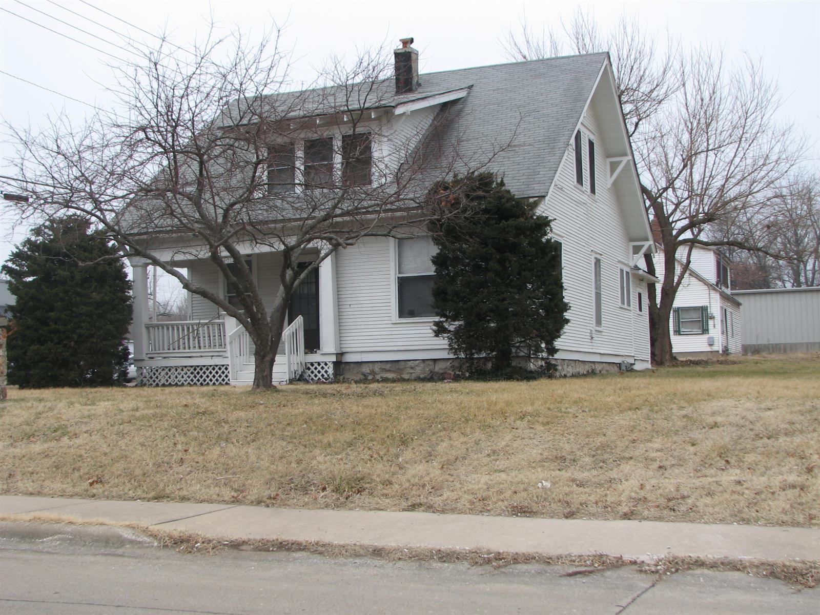Fantastic corner lot at Kearney and Boonville. There is a lot of rejuvenation momentum along Kearney street and this is a great opportunity!