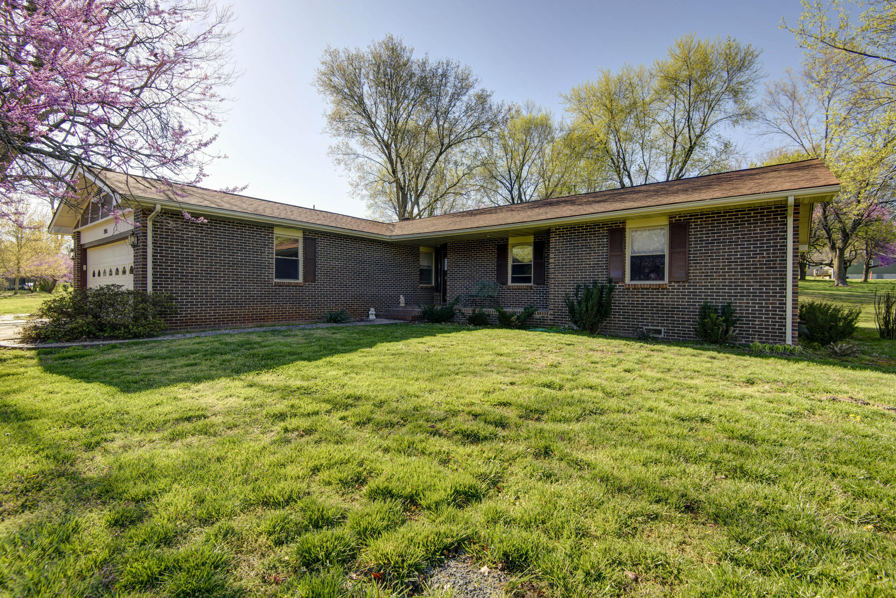 Back on market at NO FAULT OF SELLERS!  Don't miss the second chance at this all brick ranch, meticulously cared for by same owners for over 20 years! Double lot makes an almost 1-acre park like setting on dead end street! Remodeled kitchen is made for entertaining, with huge island, granite countertops, high end cabinets and upgraded appliances! Gas fireplace in family room and a second living area in formal living room. Lots of space, large lot, updates and lovingly cared for. Call today to schedule your private showing!