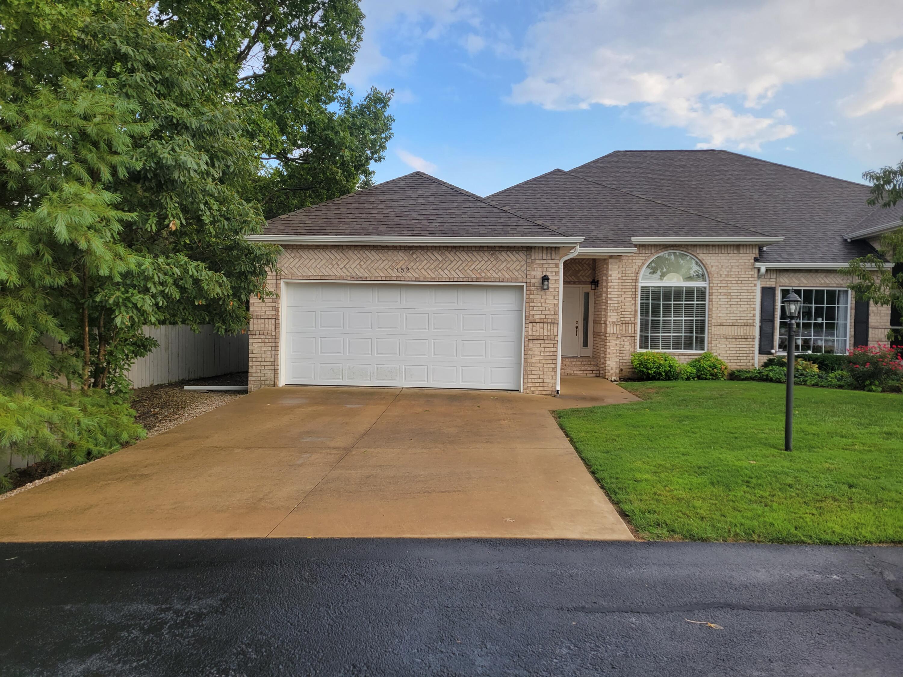 Remarkable patio-home located in a desirable private neighborhood close to both Table Rock and Taneycomo! This home has 9', 10' & 13' tall ceilings, arched doorways, open floor plan with a great kitchen! Spacious Master Suite has separate jetted tub & walk-in shower, dual sinks, two walk-in closets, private deck access to enjoy peaceful back yard. Unfinished basement area accessed from back patio. Newer roof with impact resistant shingles, h/vac system installed in November which included a new heat pump and air handler both 4 ton 20sear units and a new Honeywell home thermostat!May come partially furnished.This is one you wont want to miss out on! Come make this your new home and enjoy the peace and quite!
