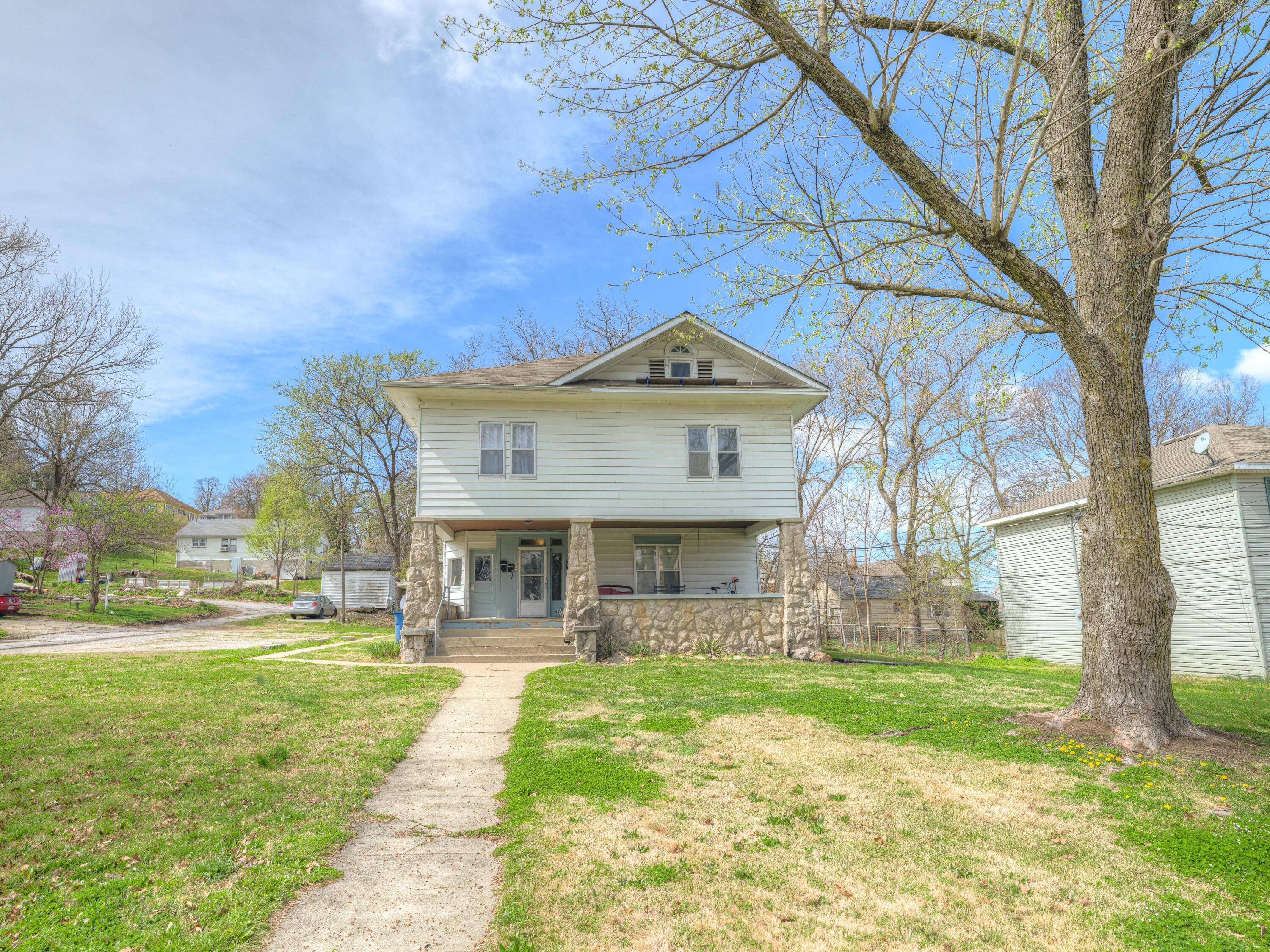 Excellent Investment Rental Property! 4 One or two bedroom units with long-term tenants, near downtown Neosho. This is a moneymaking opportunity. Property is well maintained, tenants are happy, location is great. See it today.