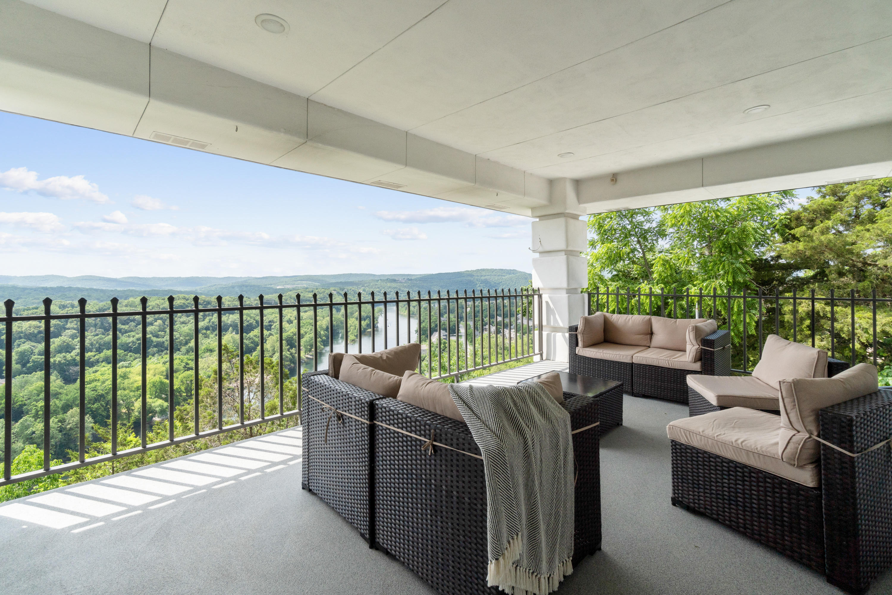 Taneycomo Heights - Residential