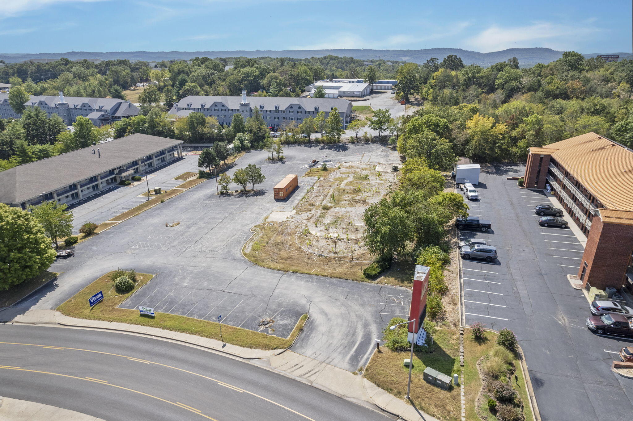 Thousand Hills - Commercial Sale
