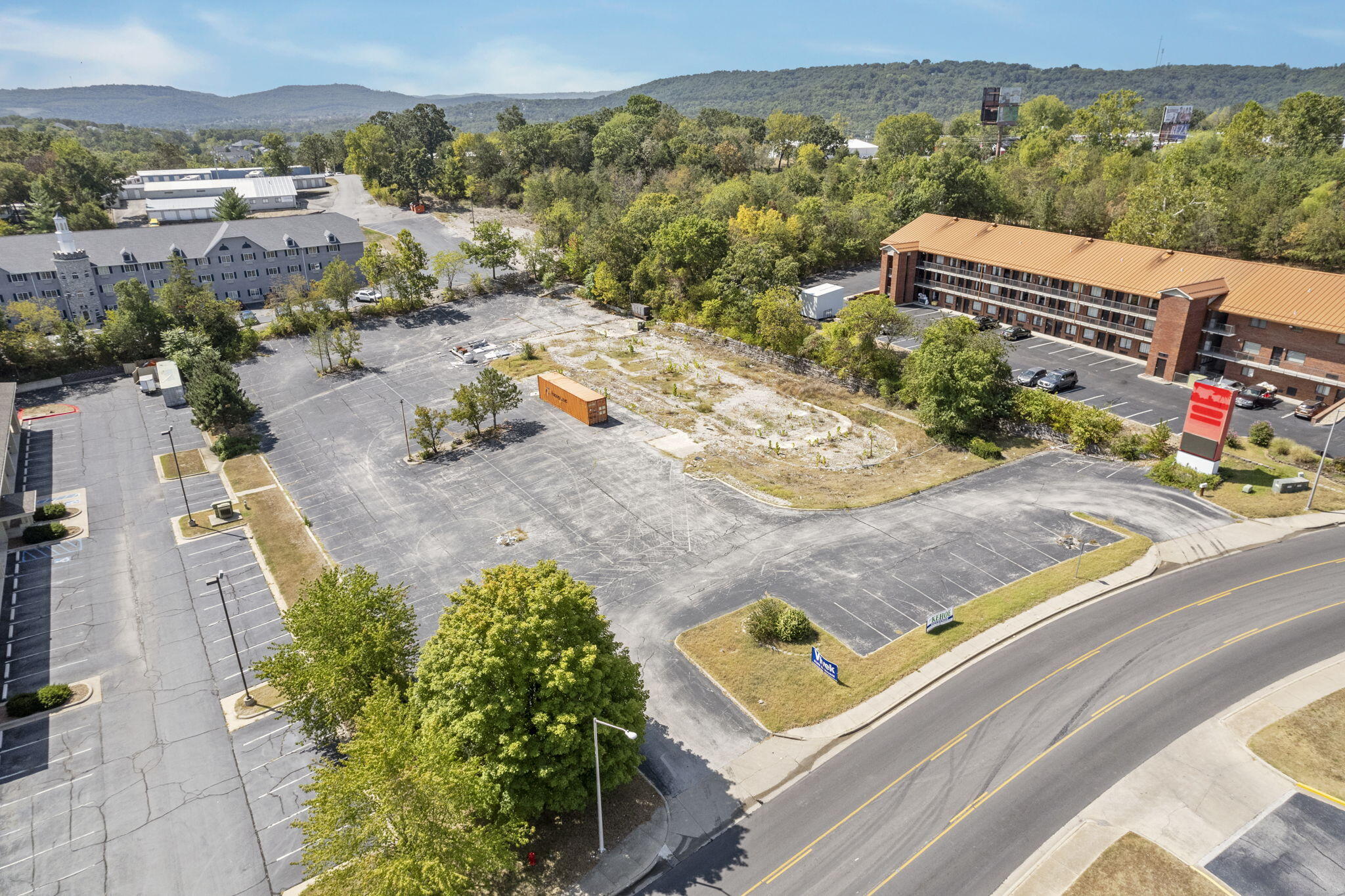 Thousand Hills - Commercial Sale