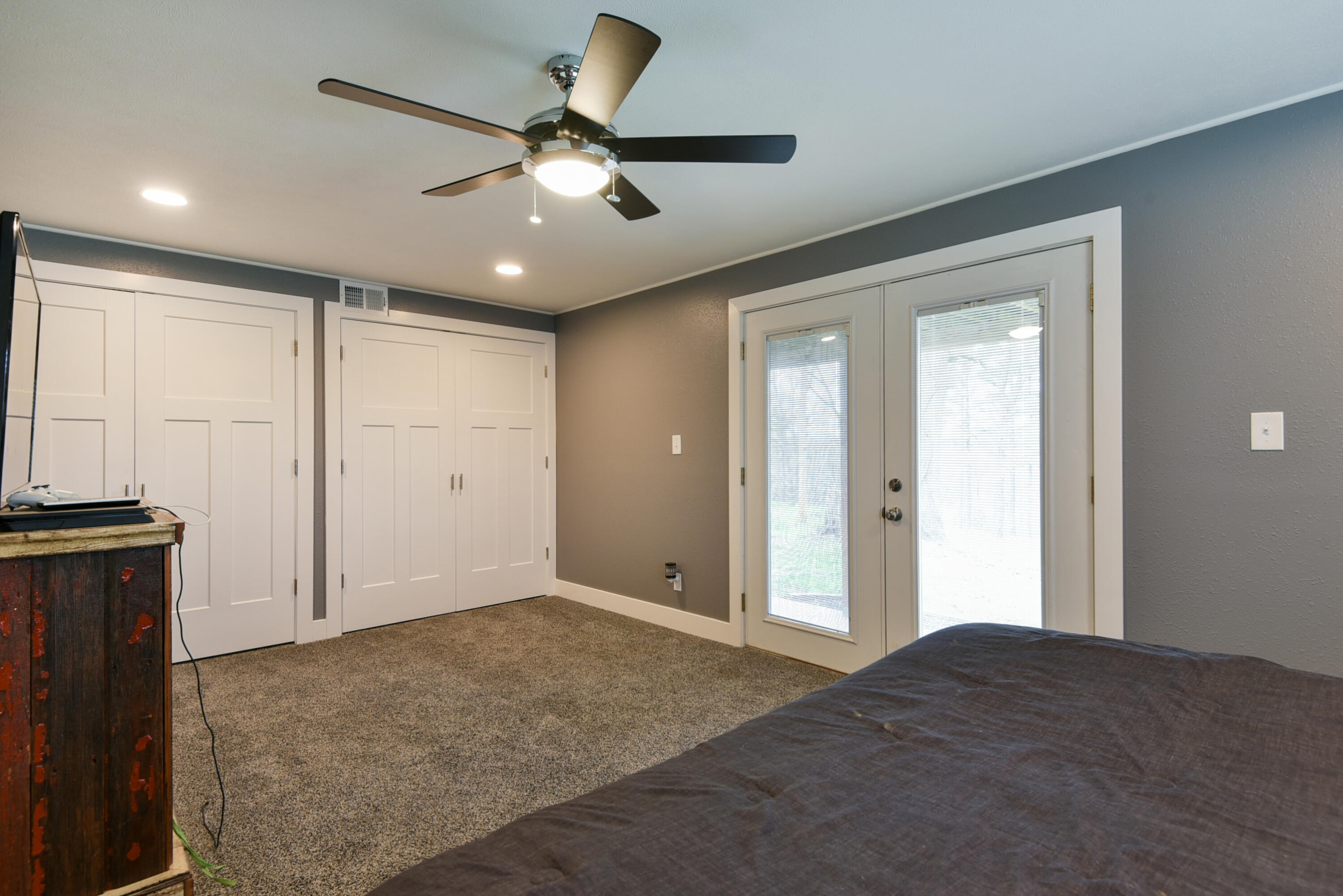 Knob Hill Acres - Residential