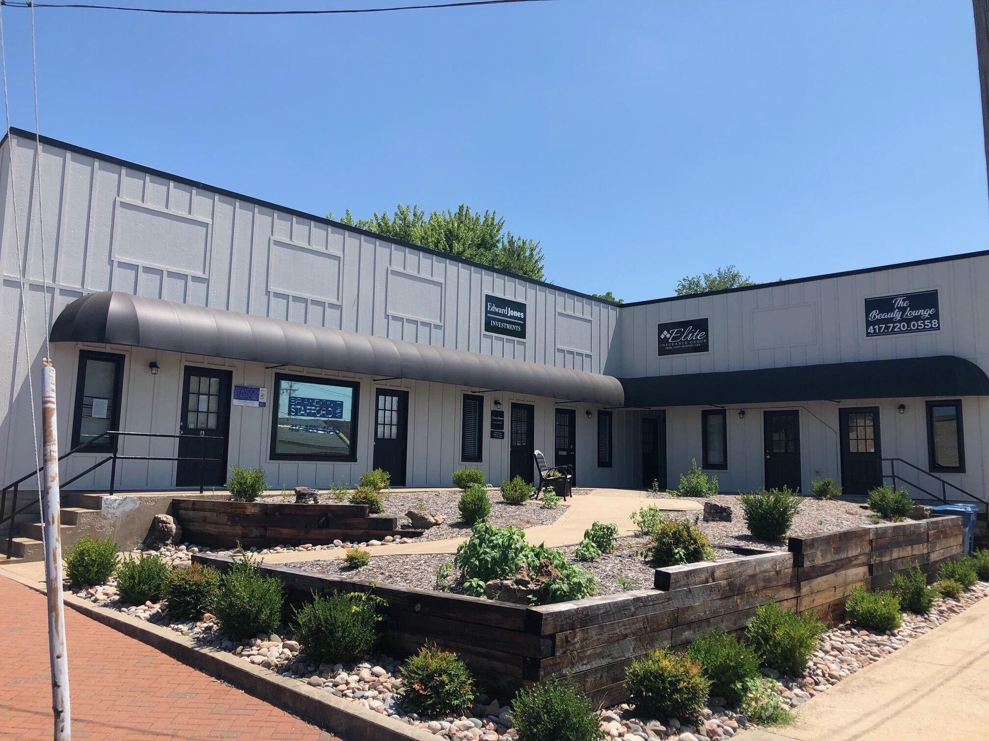 Great office/retail investment on the Ozark Square!