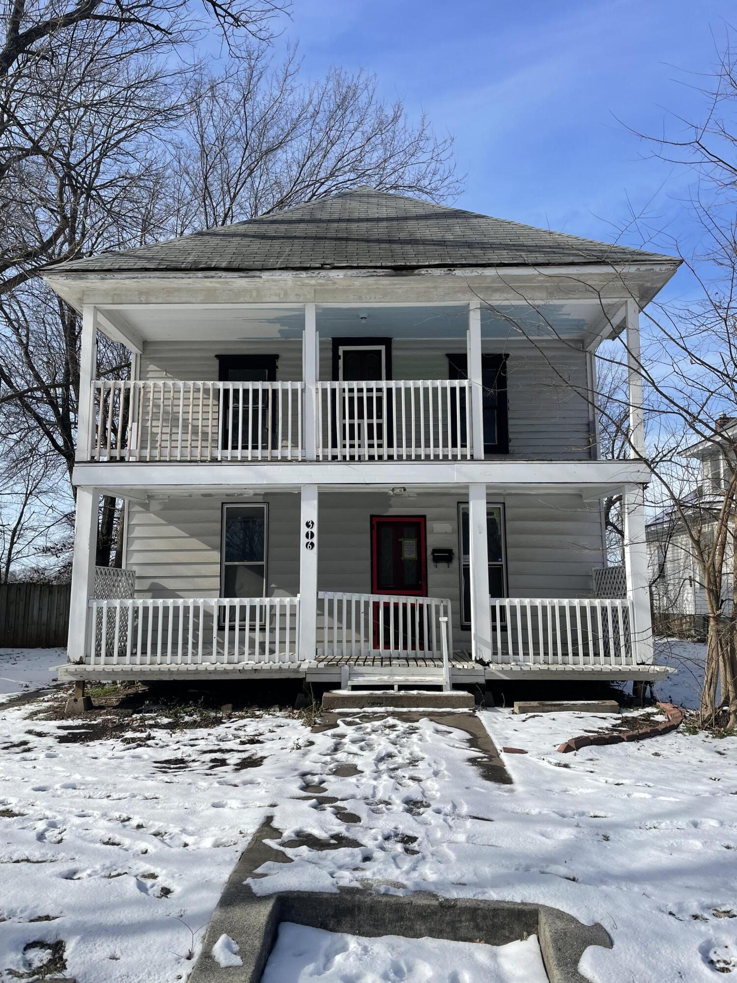 Contractors delight! This Home has the sq ft for a 4 bedroom, 2 bath remodel. Home Features a living-room with an additional sitting area, formal dining room. Some of the original trim in home is still there and would look magnificent when redone! Call today for a tour!