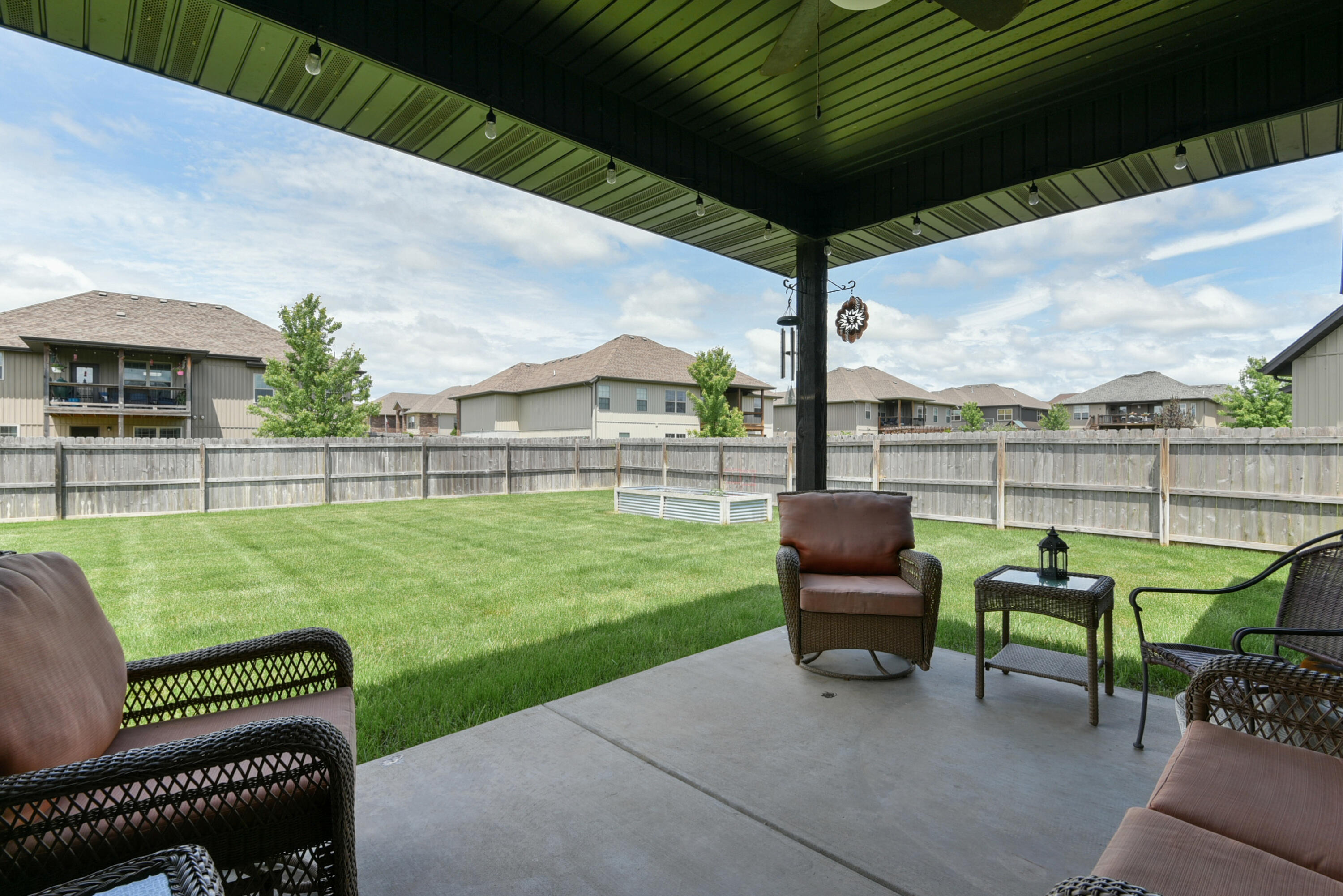 Columns Century Pk - Residential