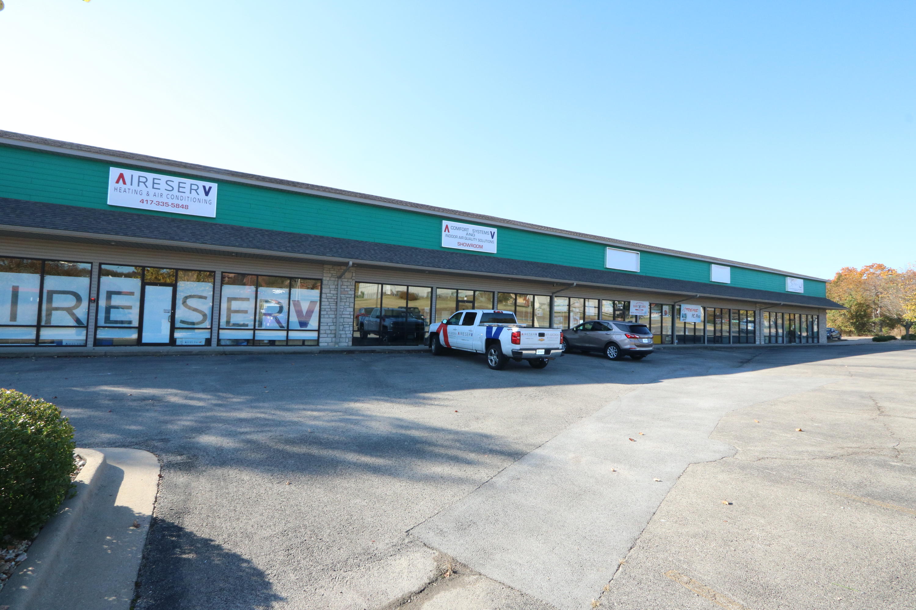 Great Investment Opportunity! This freestanding commercial buildinghas (5) units. Several recent improvements have been made to theproperty including newly resealed parking lot, new $40,000 roof, andnew back-lit sign panels have been added above each suite foroptimum visibility. This plaza is ideal for retail or professional officeslooking to be positioned among the areas residential communities andBranson tourism. Located along Hwy. 165, which is a heavily travelledcorridor in Branson between Tablerock Lake and the Branson 76 Strip.This ideal location appeals to both local and tourist traffic.***Information contained in this listing has been obtained through third party sources deemed reliable. Listing Broker assumes no responsibility for its accuracy and Buyer shall independently confirm any information set forth above.