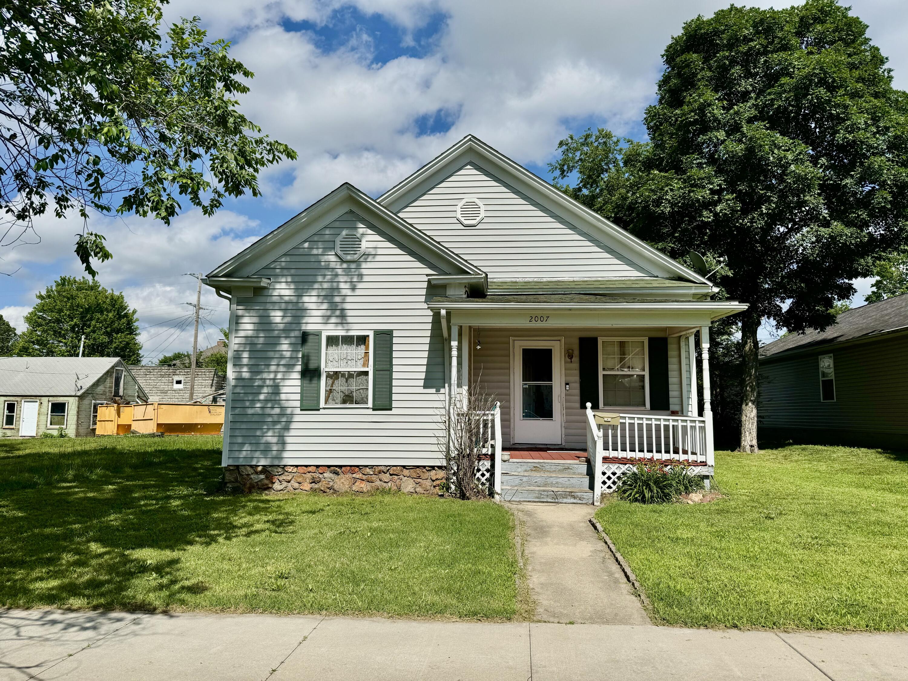 This charming 3-bedroom, 2-bath residence offers the perfect blend of comfort and convenience. As you step inside, you'll be greeted by a spacious living area.The heart of the home is the inviting eat-in kitchen, with ample counter space, and room for a cozy dining area where you can enjoy your morning coffee.