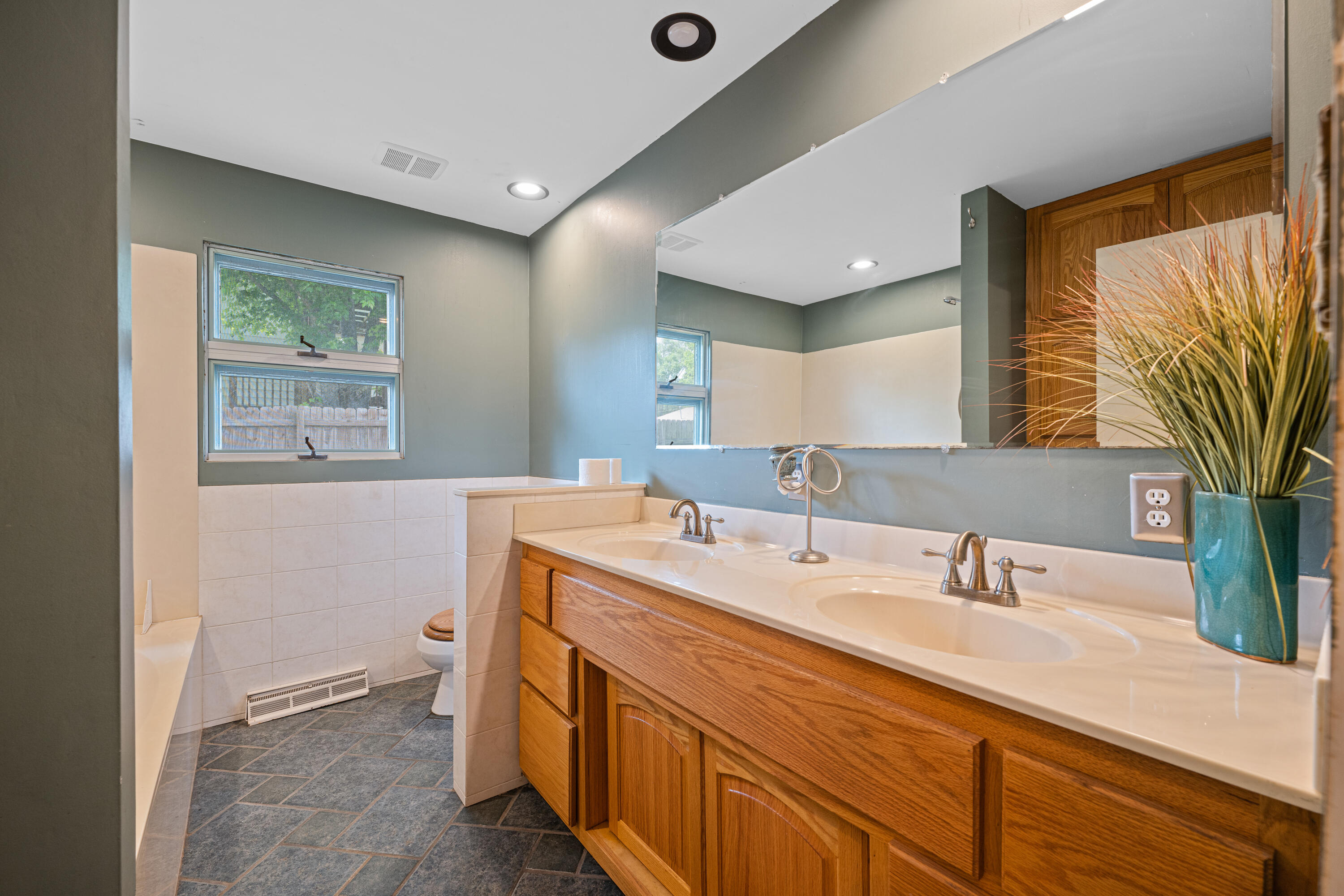 Pettit Ct - Residential