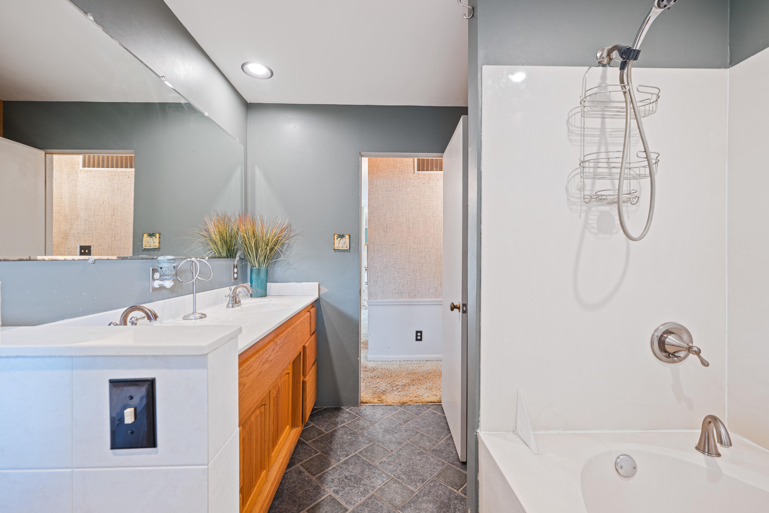 Pettit Ct - Residential