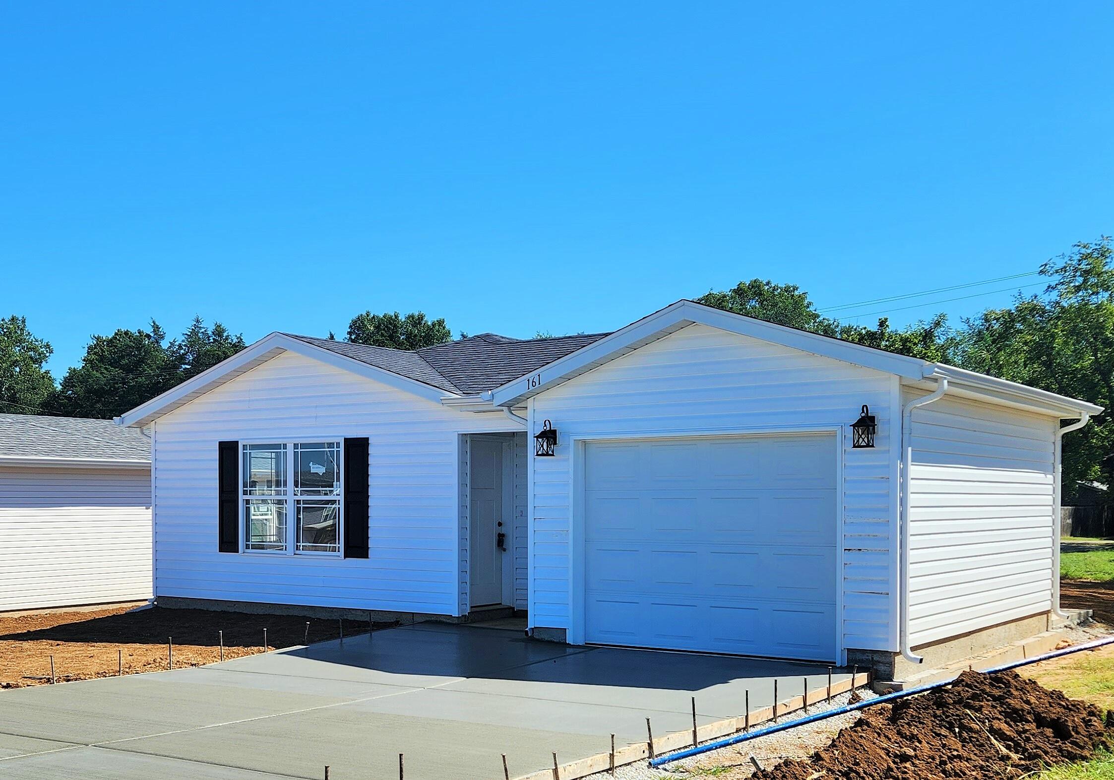 Close to completion! READY APPROXIMATELY SEPTEMBER 10, 2023! Affordable new construction. This is the perfect time to get moved in before the Holidays.  Close to Hollister Schools and Branson employment.  Great floor plan and includes stove, dishwasher and microwave.  Spacious closets and beautifully detailed. , One year Builder's Warranty.