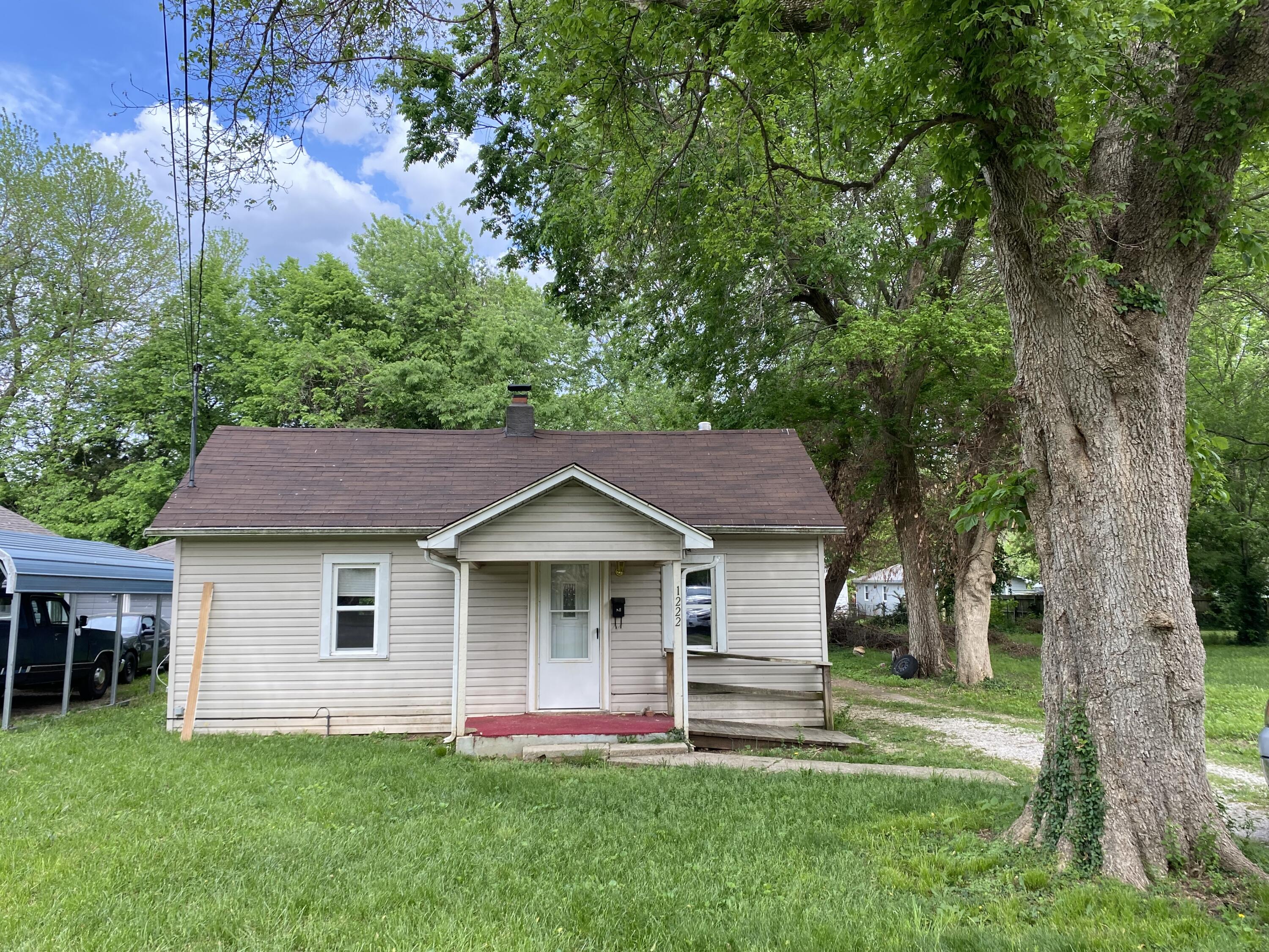 Investors:  need a solid rental for your portfolio? Here's a great bungalow for an affordable price in wonderful Springfield.Being sold AS-IS. Seller will make no repairs.