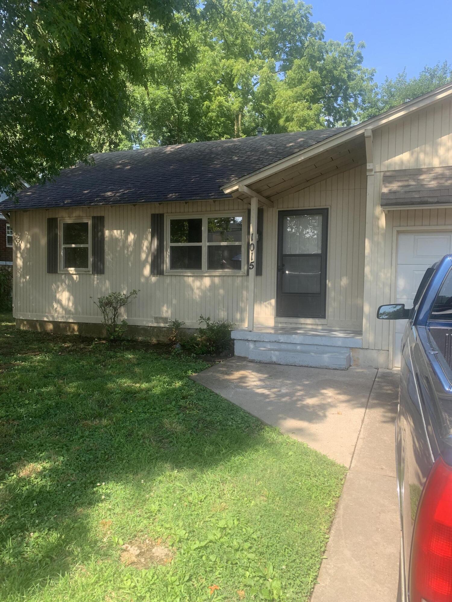 This 2 bedroom, 1 bathroom home has been recently updated. Windows are 1 1/2 years old, new a/c unit, new toilet, new interior doors and trim. Come see it today!