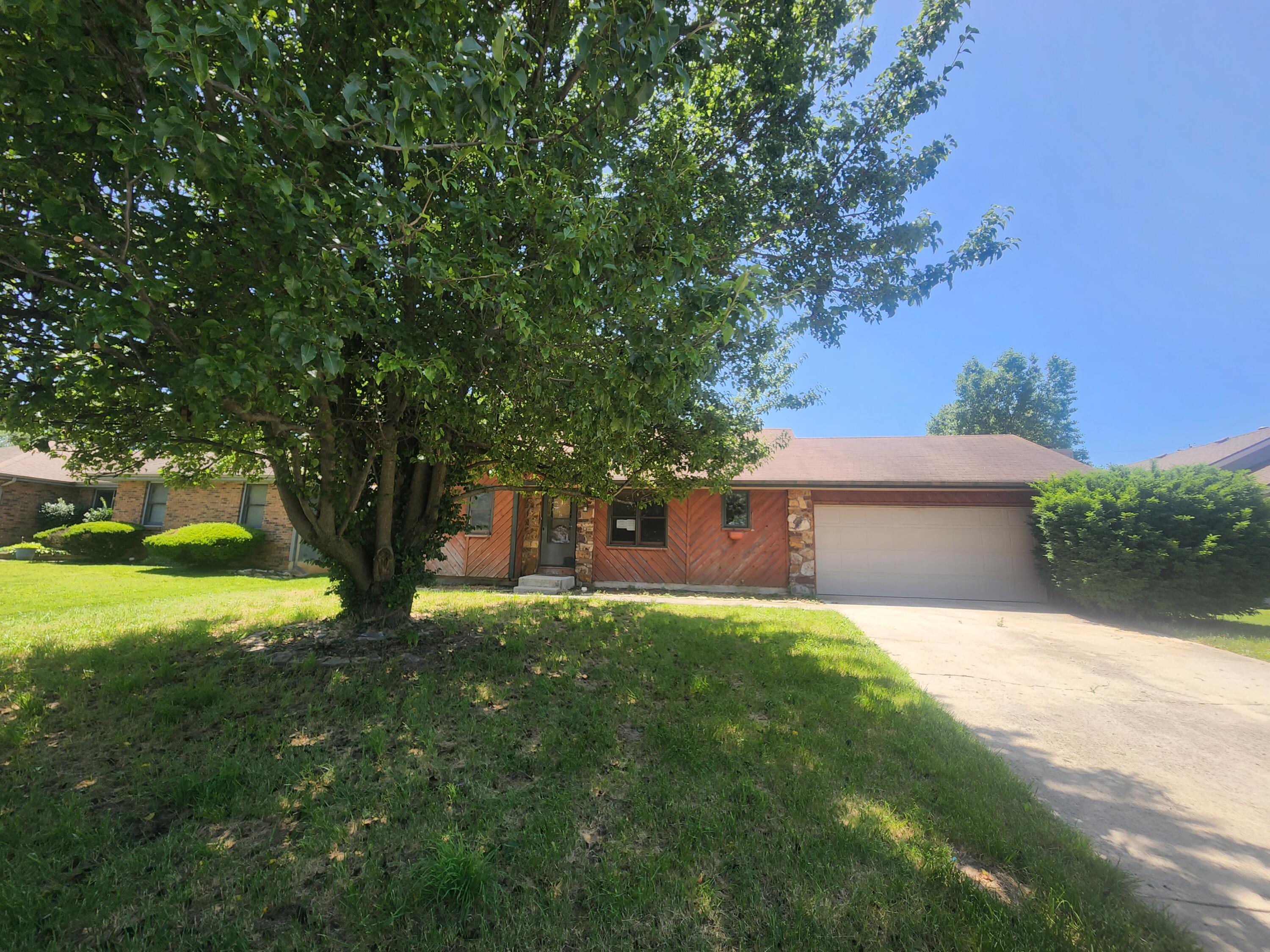 Check out this 2 bedroom, 1 bathroom home with 2 car garage! Large living area, spacious kitchen, nice size fully fenced in backyard. Great fixer-upper. Home will not qualify for government financing. Selling as-is.