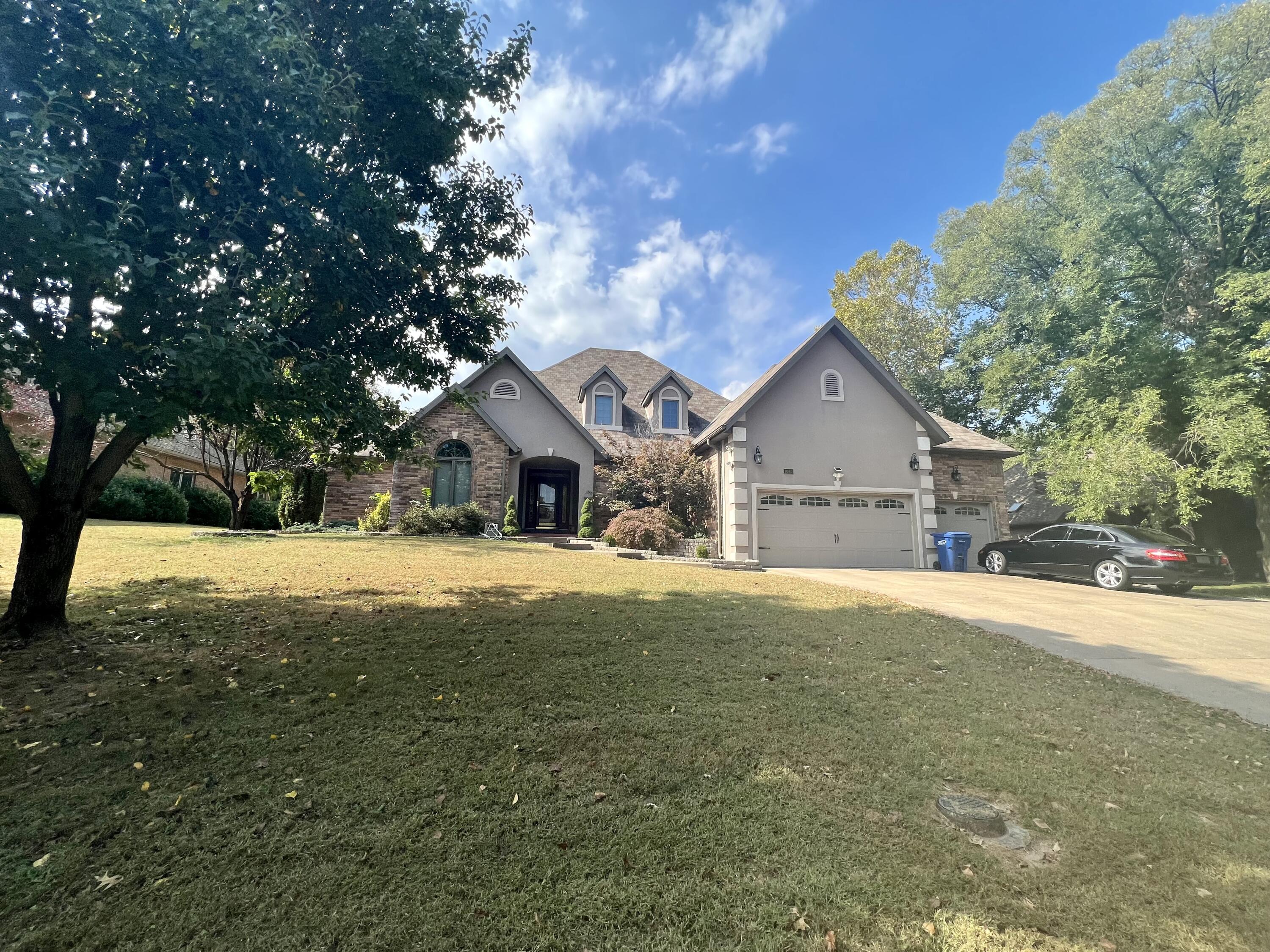 Lovely home in Chapel Hill.  This location can't be beat.  The neighborhood is very well kept for having no HOA. The home features 4 bedrooms 3.5 bath with an updated kitchen. Seller is providing a one year home warranty.